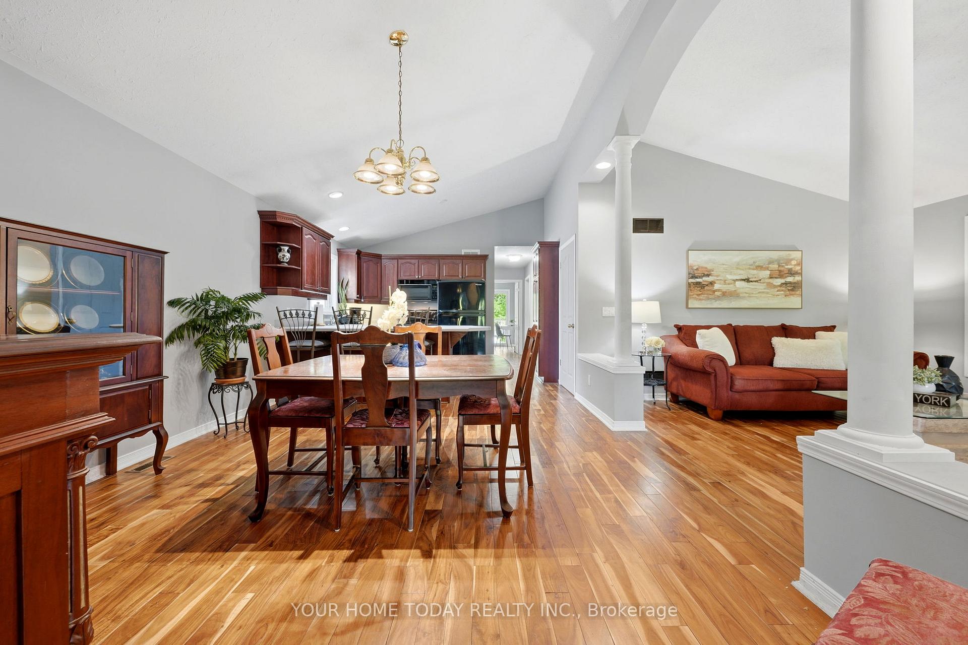 Photo 6 of 16 Normandy Boulevard, Halton Hills, Georgetown — HOMEH