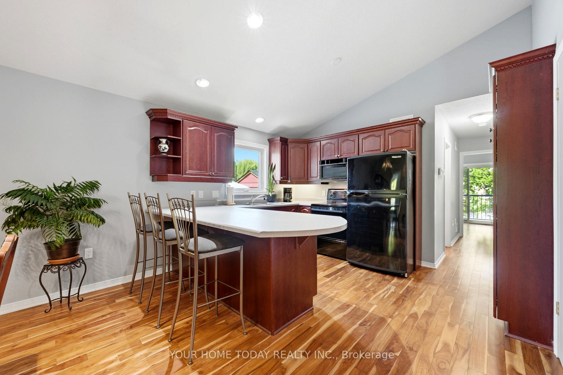 Photo 14 of 16 Normandy Boulevard, Halton Hills, Georgetown — HOMEH