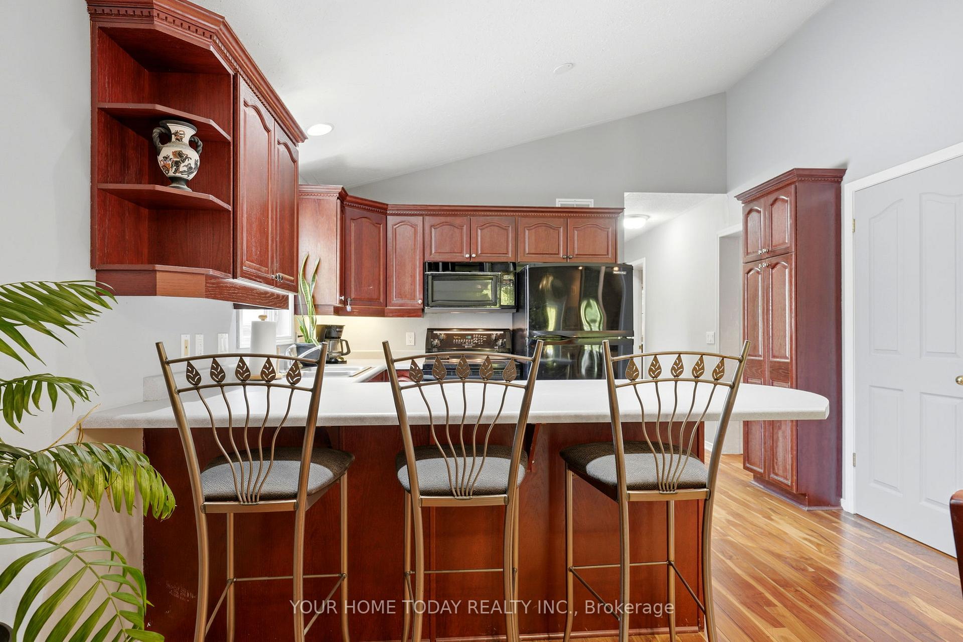 Photo 15 of 16 Normandy Boulevard, Halton Hills, Georgetown — HOMEH