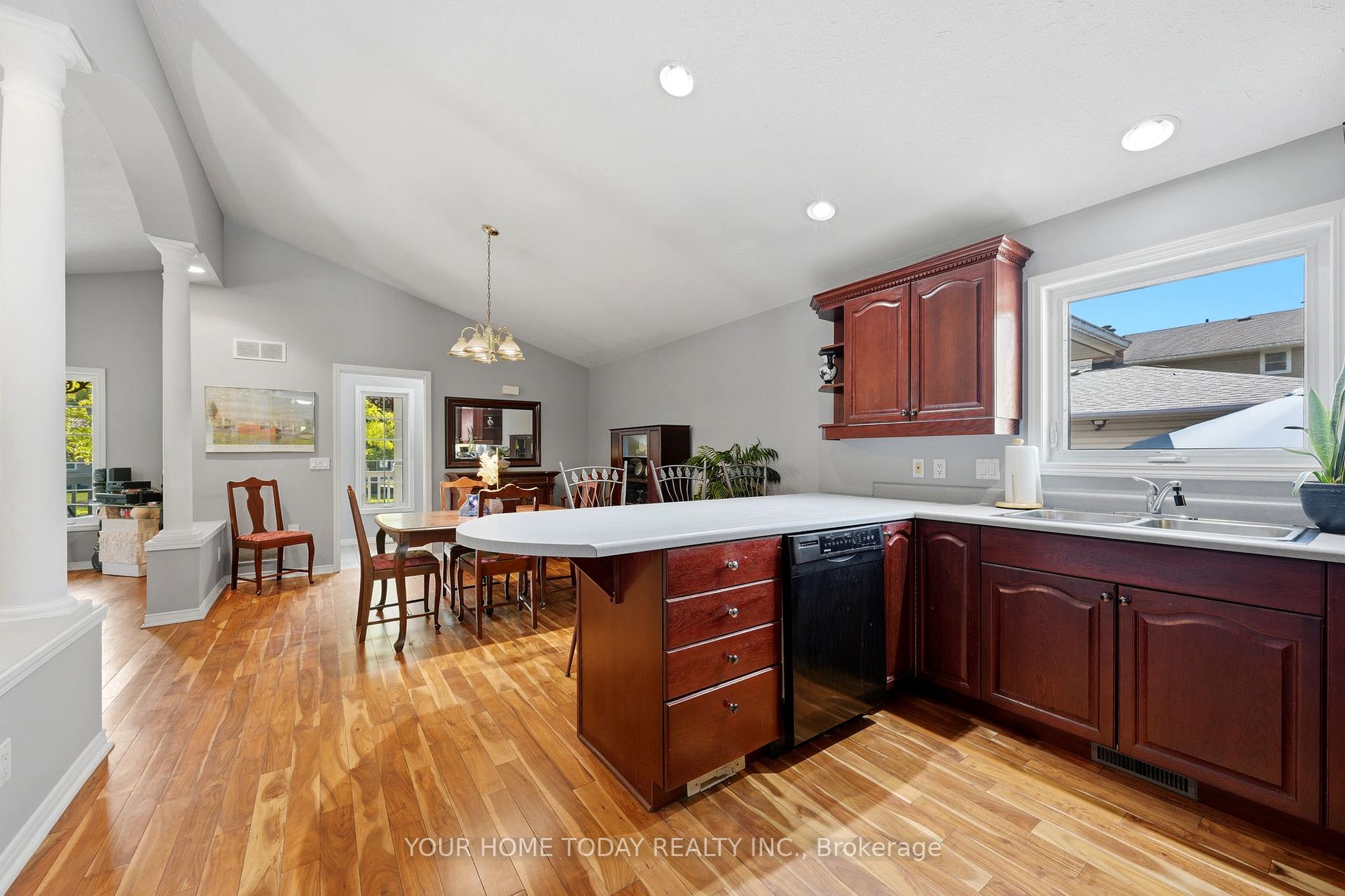 Photo 17 of 16 Normandy Boulevard, Halton Hills, Georgetown — HOMEH