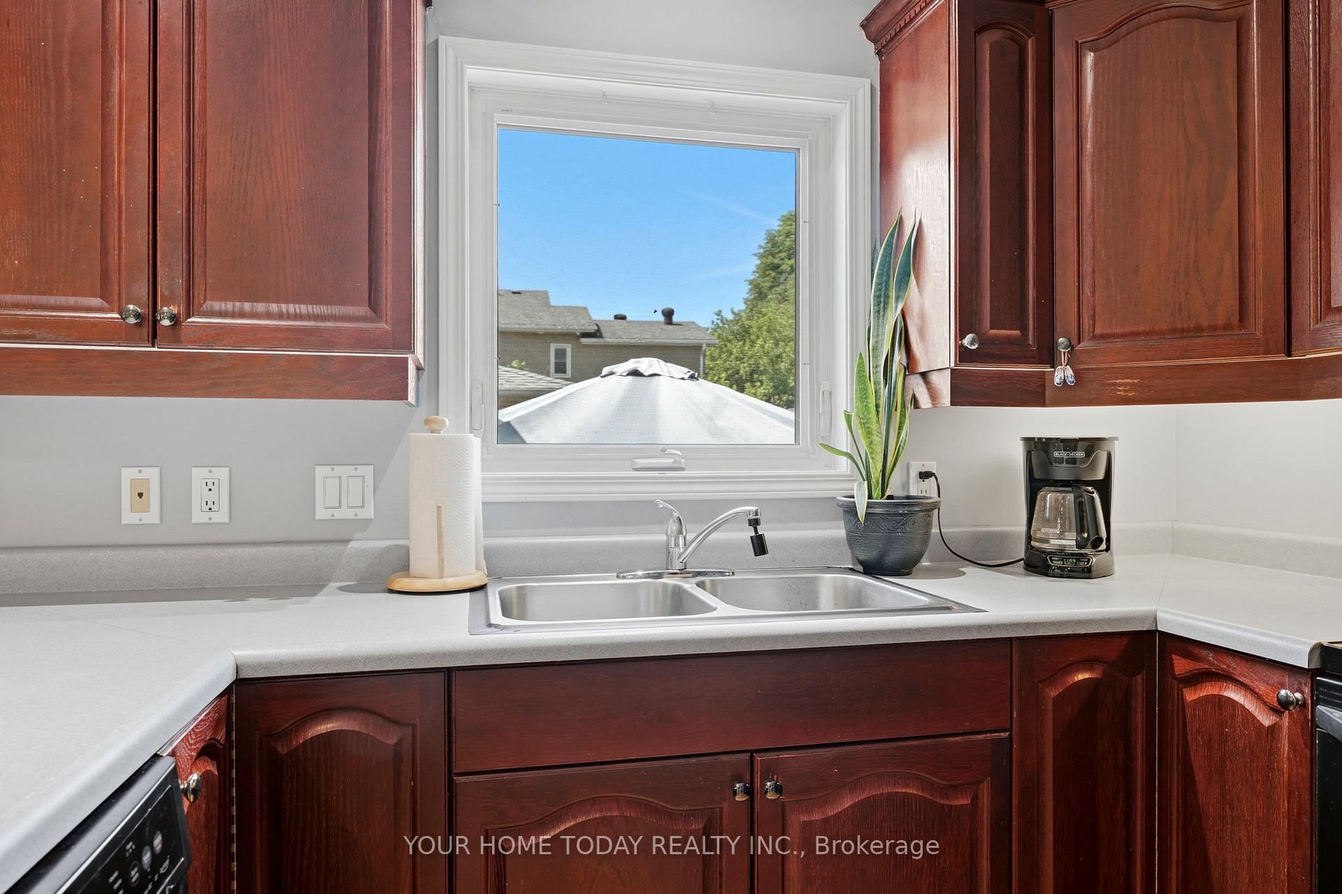 Photo 18 of 16 Normandy Boulevard, Halton Hills, Georgetown — HOMEH