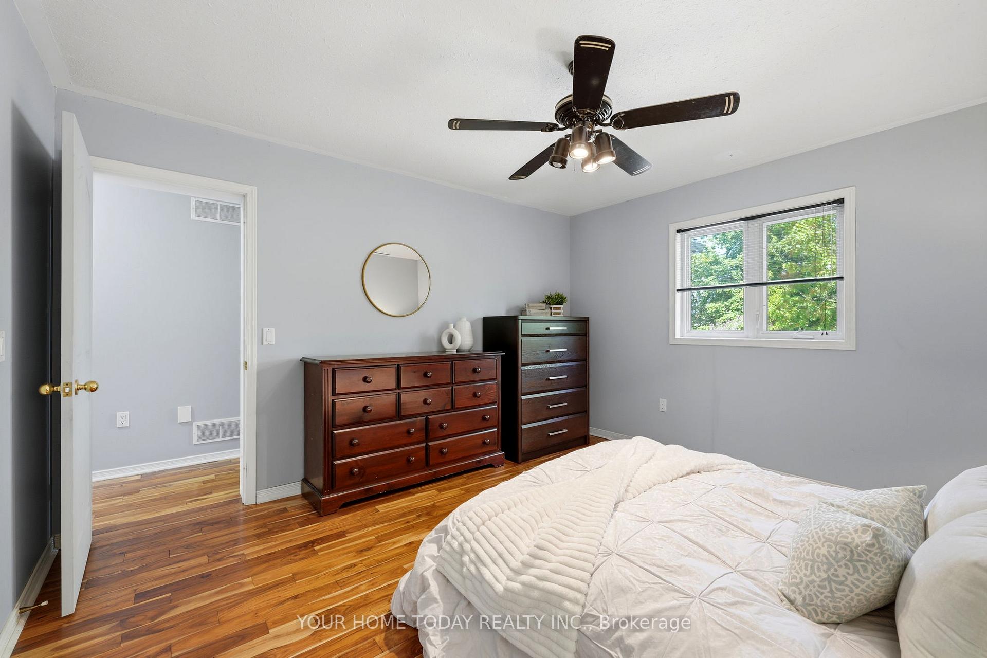 Photo 20 of 16 Normandy Boulevard, Halton Hills, Georgetown — HOMEH