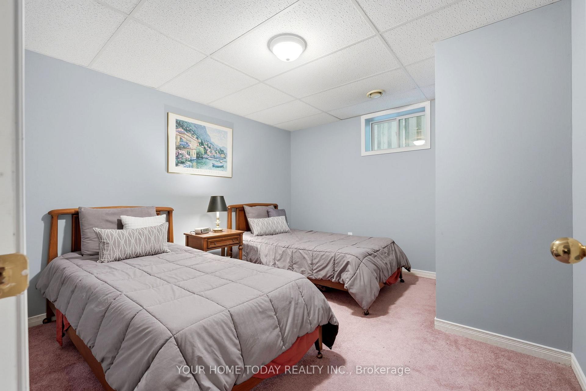 Photo 33 of 16 Normandy Boulevard, Halton Hills, Georgetown — HOMEH