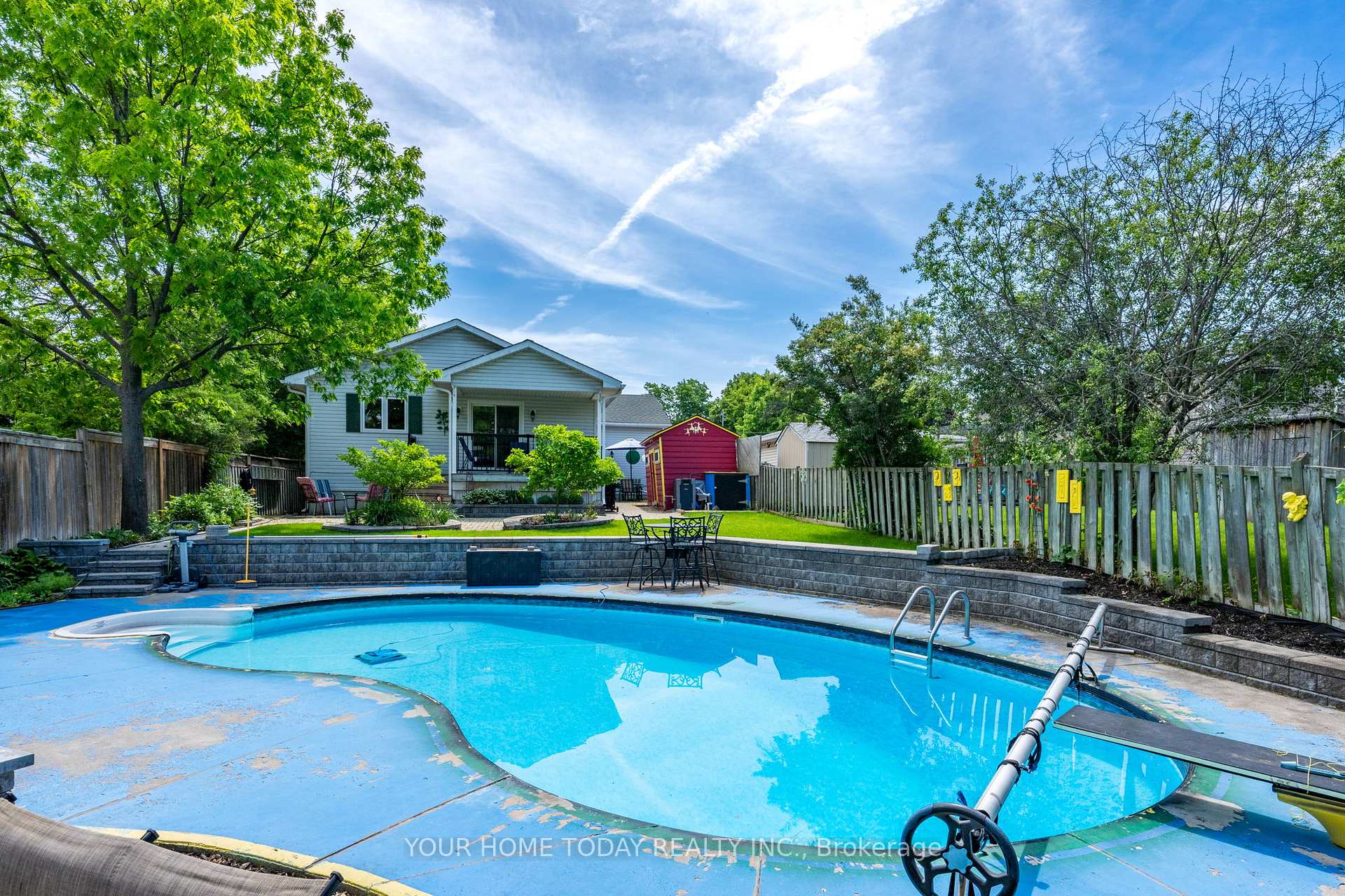 Photo 36 of 16 Normandy Boulevard, Halton Hills, Georgetown — HOMEH