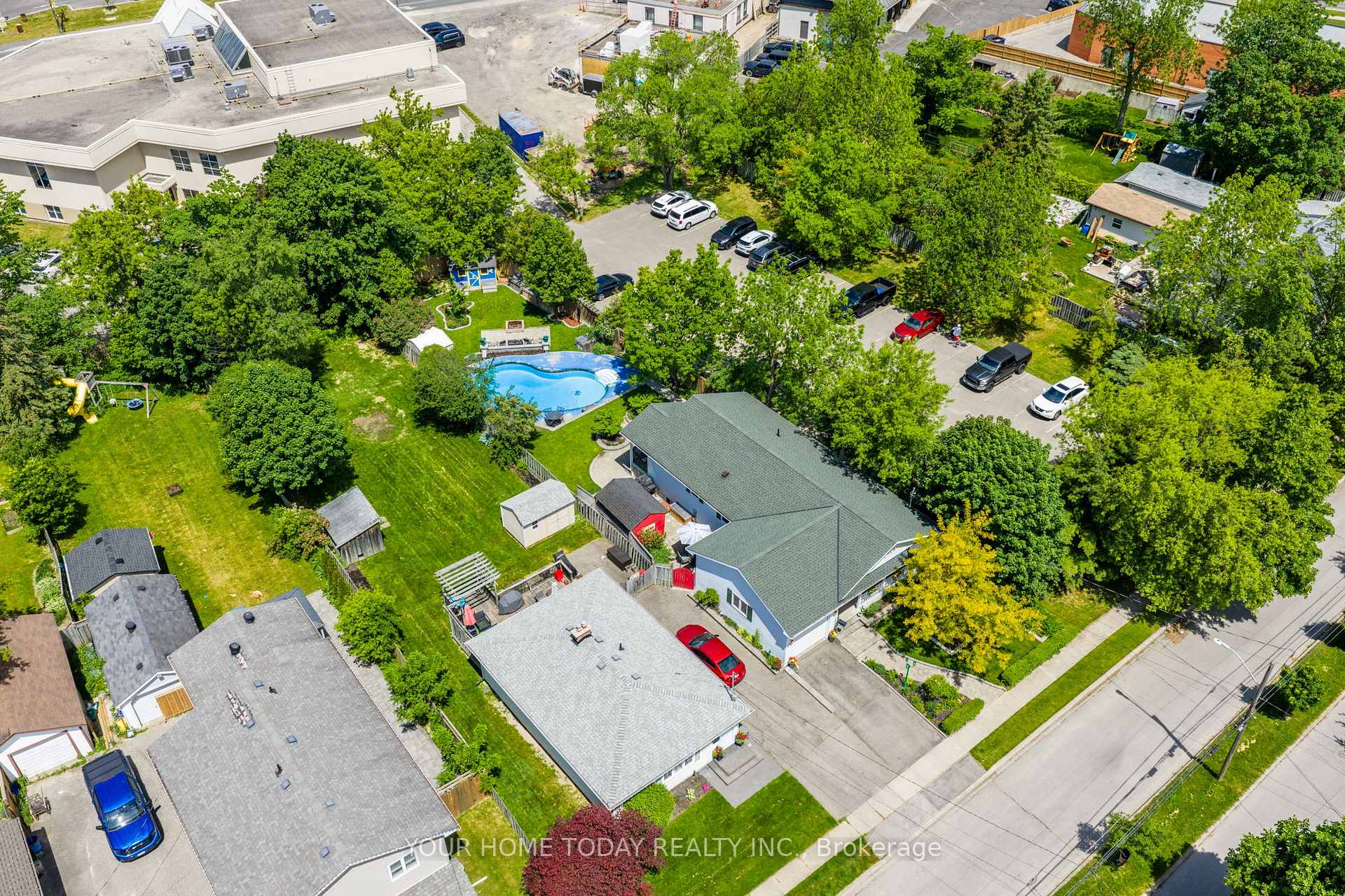 Photo 46 of 16 Normandy Boulevard, Halton Hills, Georgetown — HOMEH