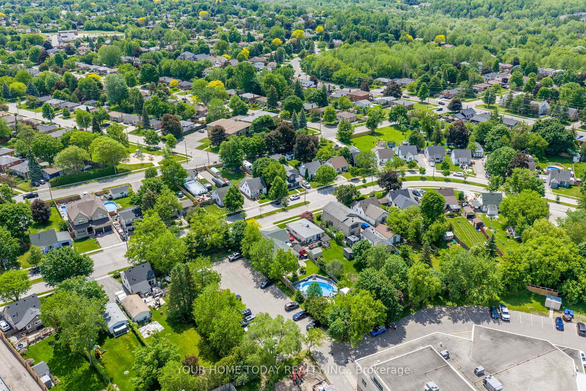 Photo 47 of 16 Normandy Boulevard, Halton Hills, Georgetown — HOMEH