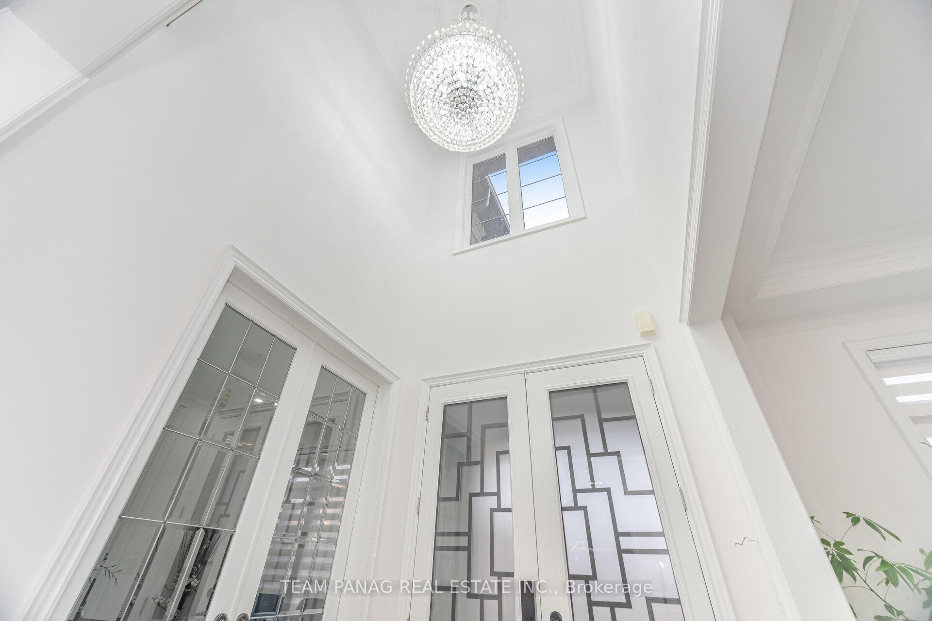 Photo 7 of 26 Snaresbrook Crescent, Brampton, Toronto Gore Rural Estate — HOMEH
