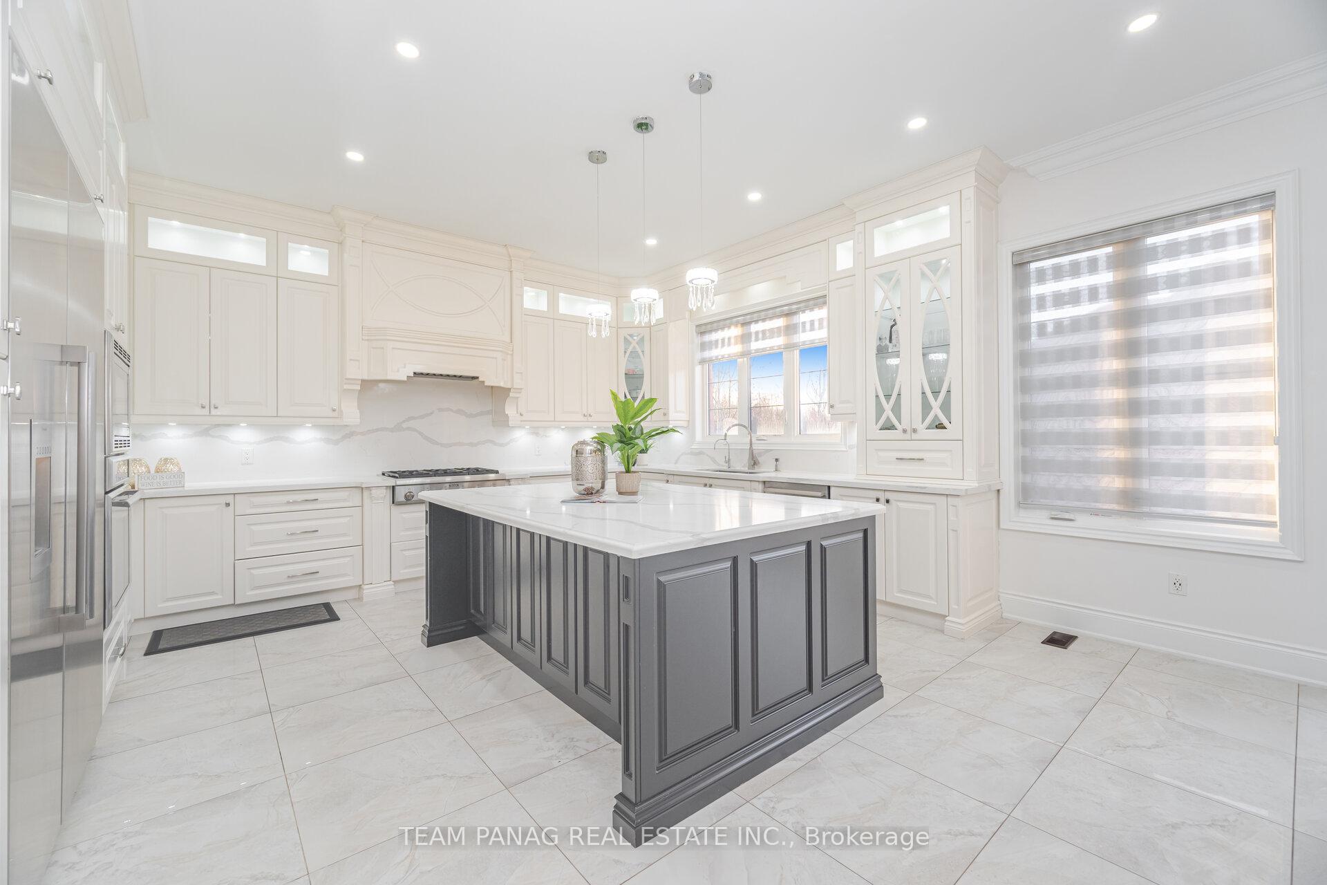 Photo 13 of 26 Snaresbrook Crescent, Brampton, Toronto Gore Rural Estate — HOMEH