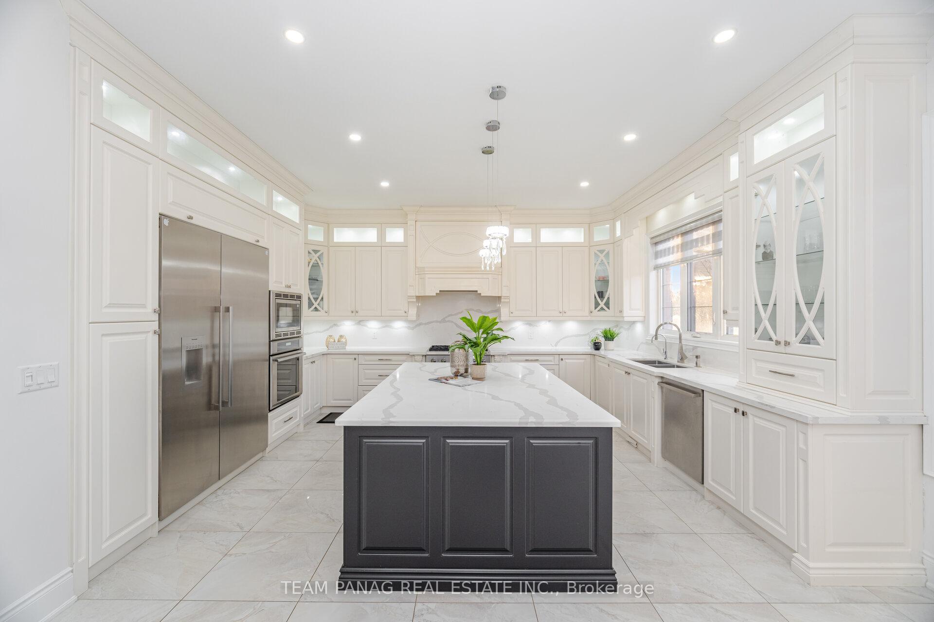 Photo 14 of 26 Snaresbrook Crescent, Brampton, Toronto Gore Rural Estate — HOMEH