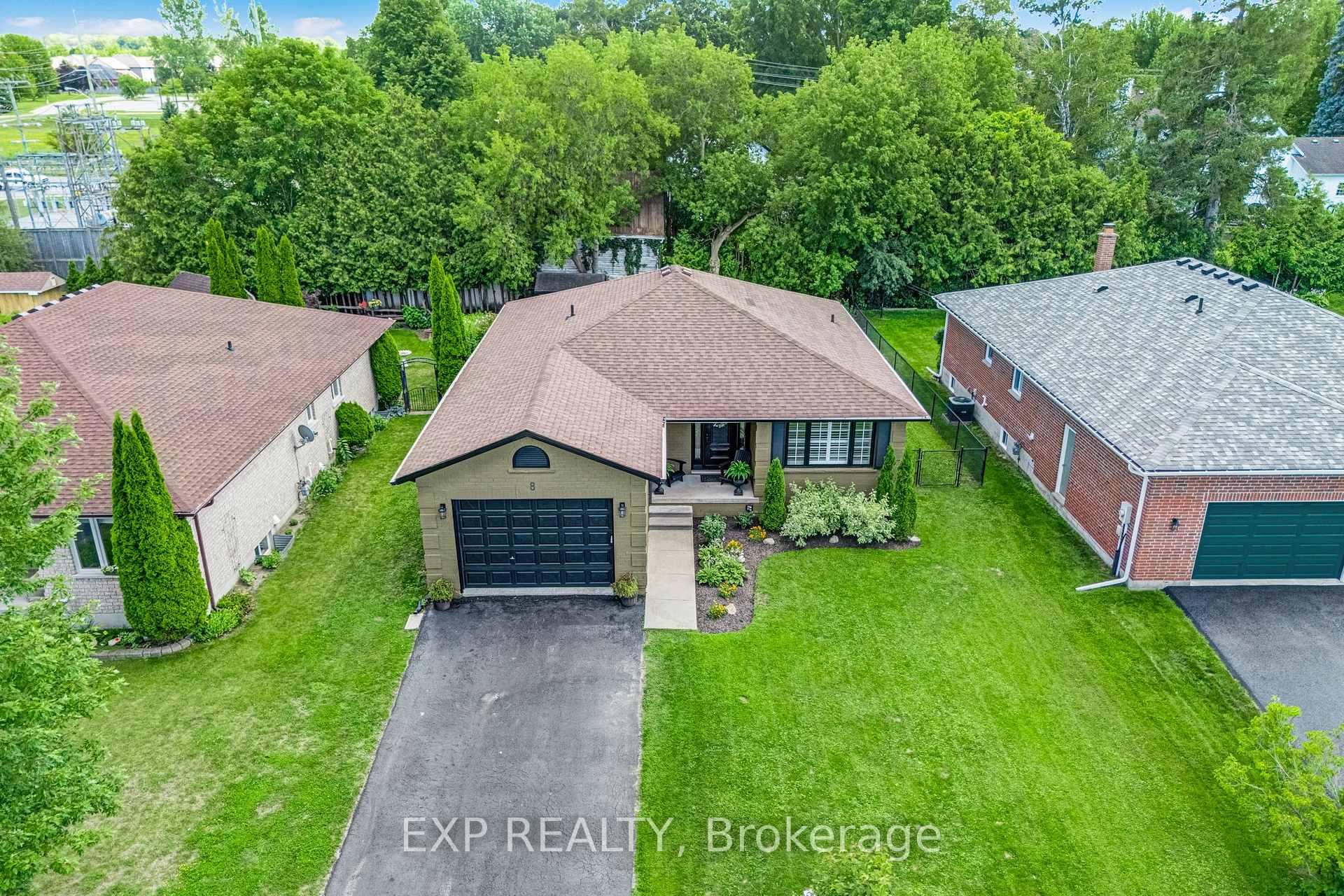 Photo 1 of 8 Low Boulevard, Uxbridge — HOMEH