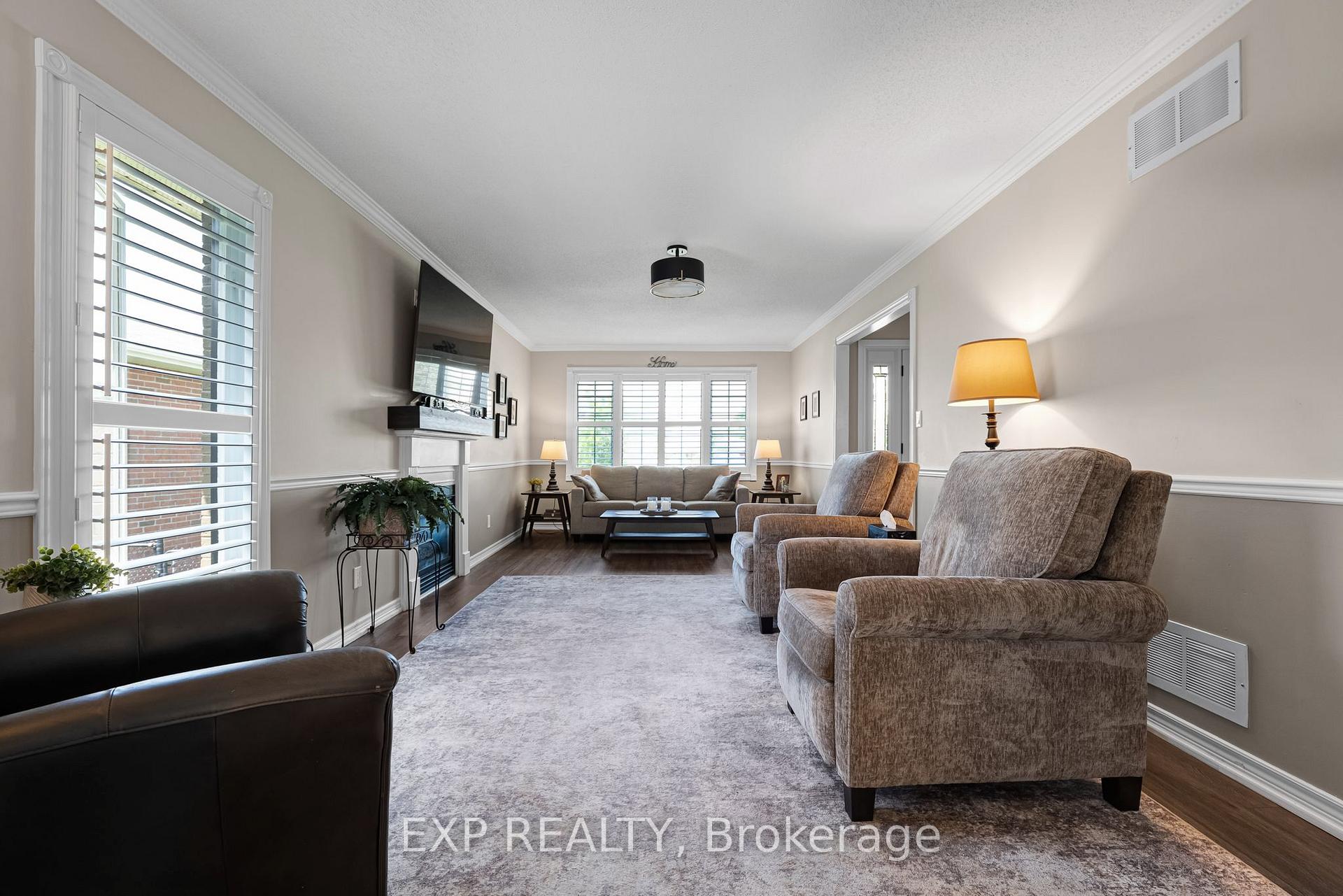 Photo 7 of 8 Low Boulevard, Uxbridge — HOMEH