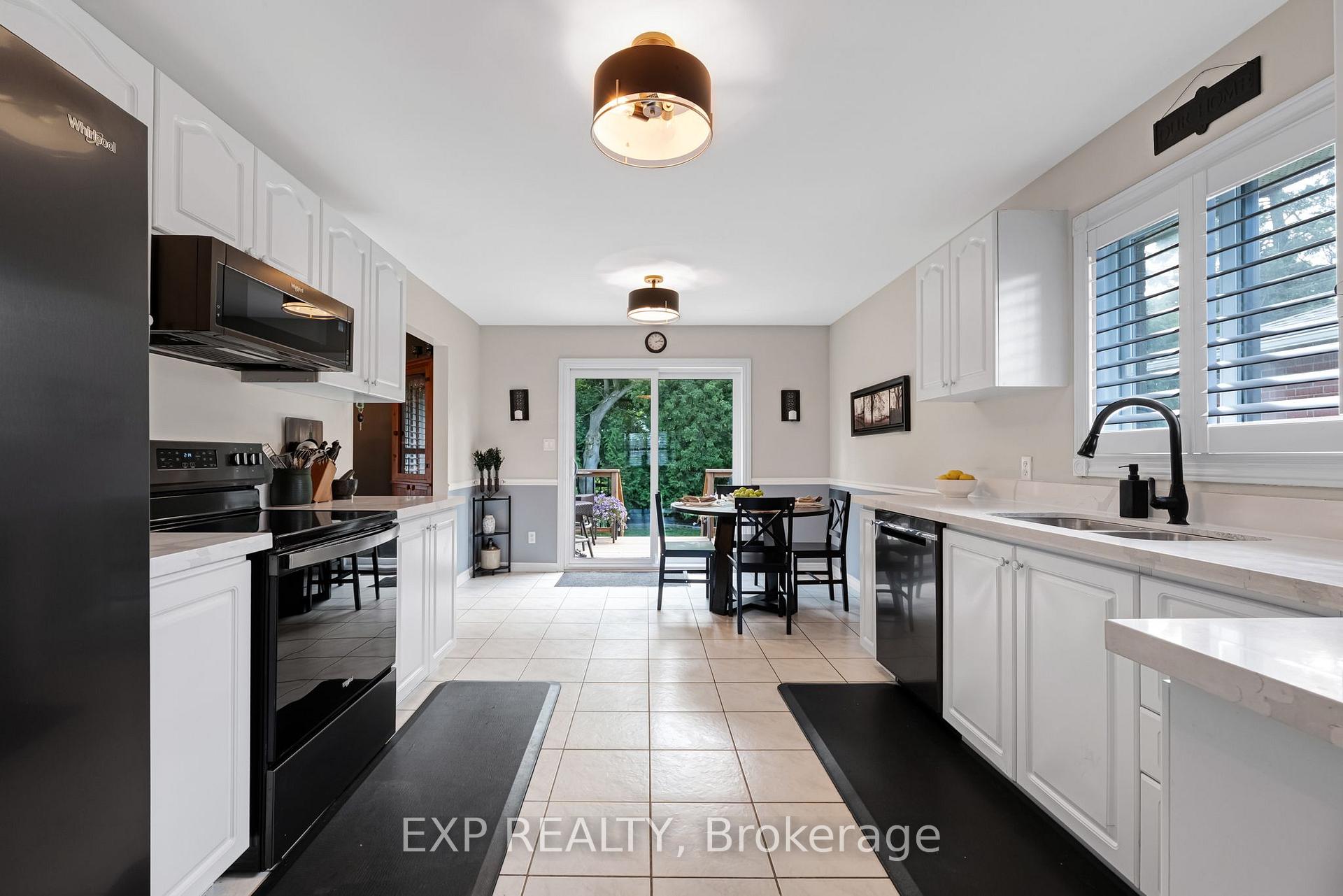 Photo 8 of 8 Low Boulevard, Uxbridge — HOMEH