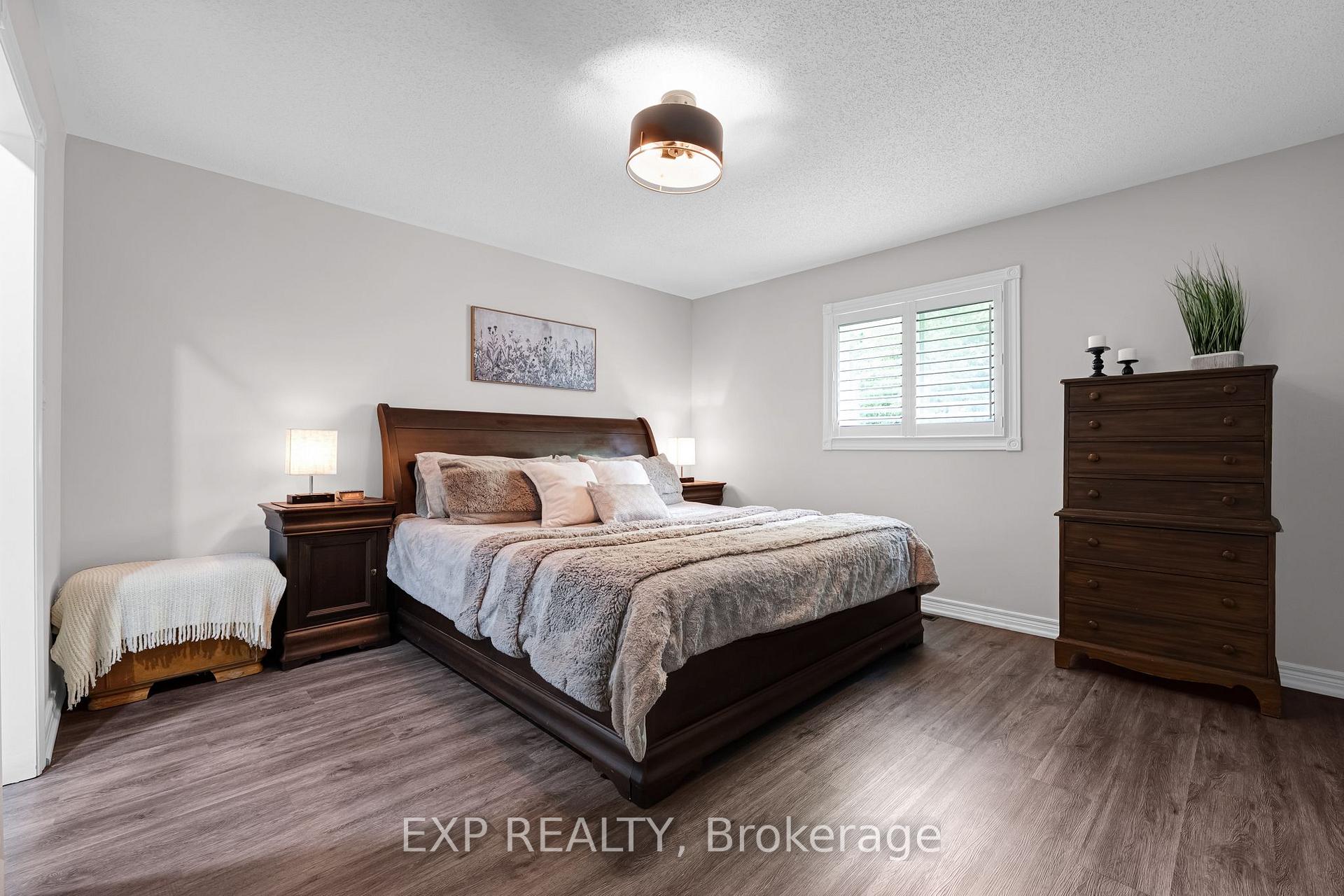 Photo 15 of 8 Low Boulevard, Uxbridge — HOMEH