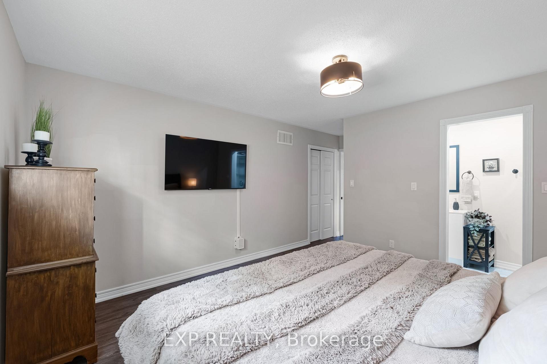 Photo 16 of 8 Low Boulevard, Uxbridge — HOMEH