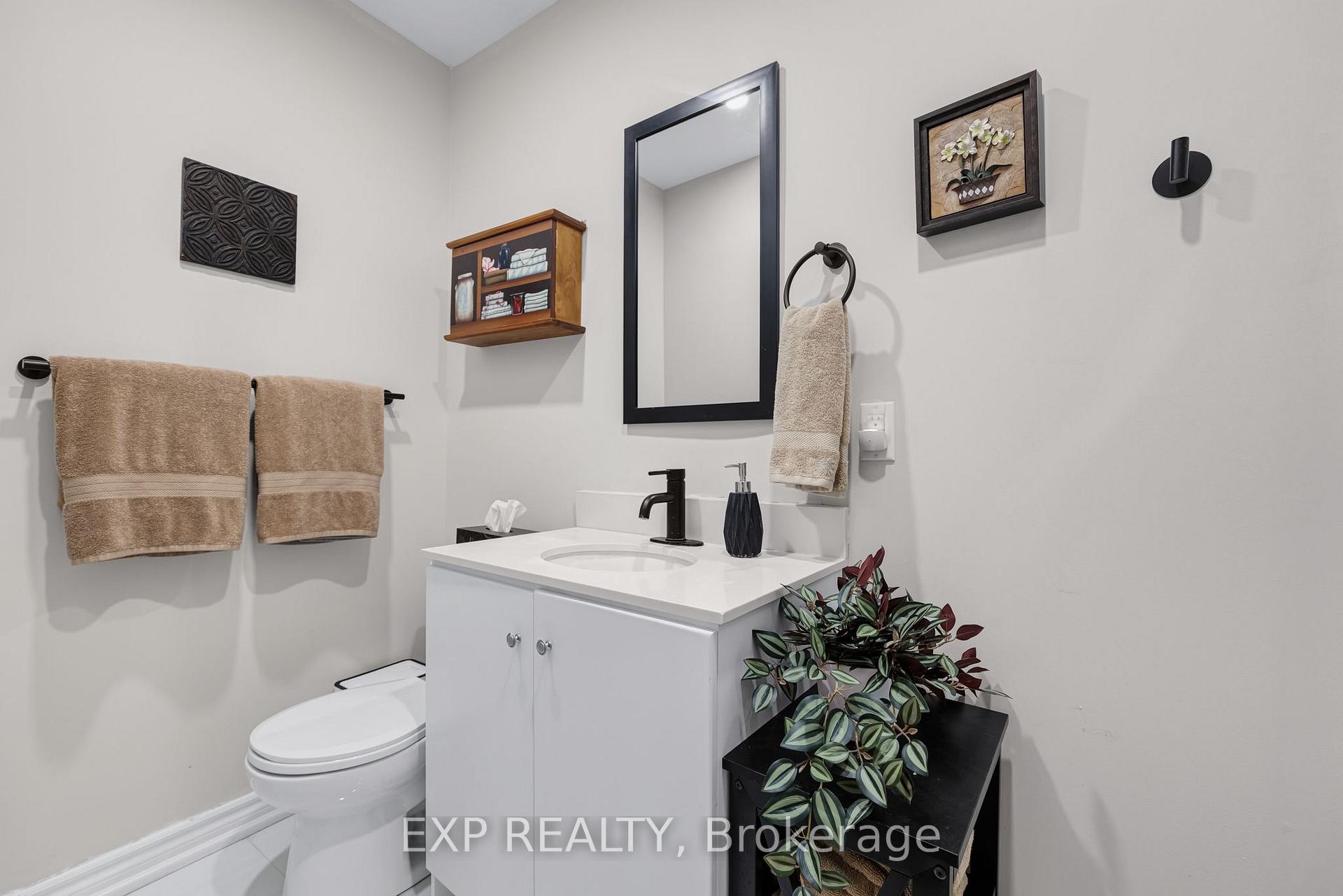 Photo 17 of 8 Low Boulevard, Uxbridge — HOMEH
