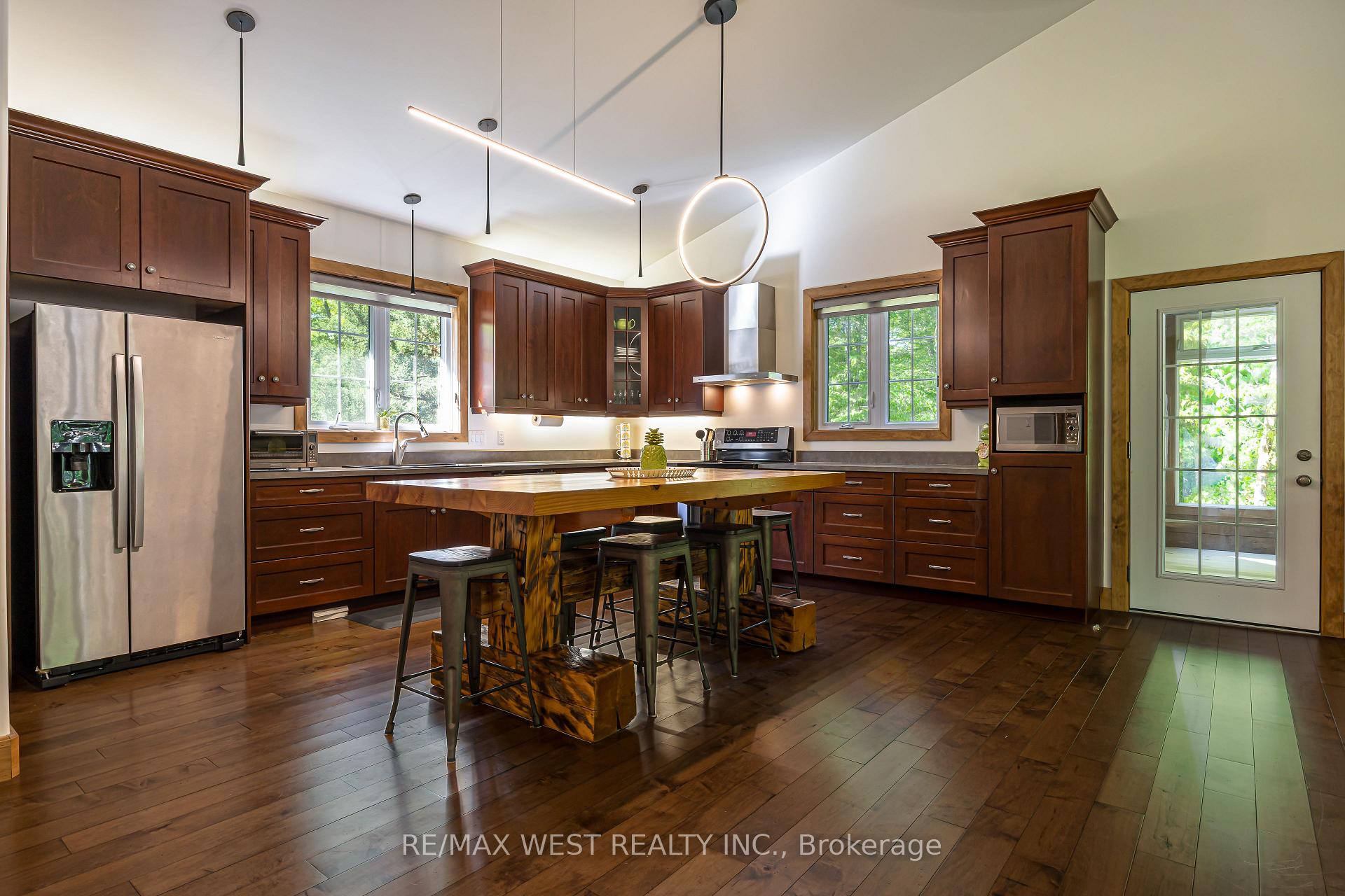 Photo 2 of 215 Flatrock Road, Tweed, Hungerford (Twp) — HOMEH