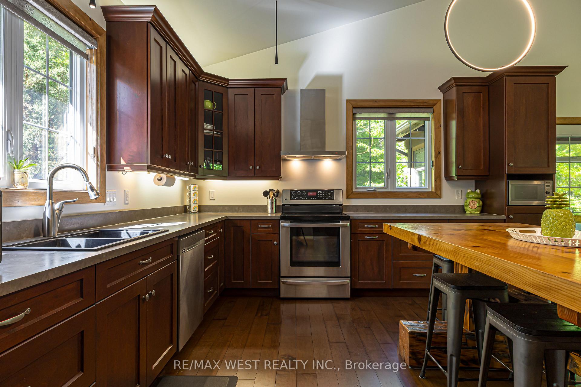Photo 3 of 215 Flatrock Road, Tweed, Hungerford (Twp) — HOMEH