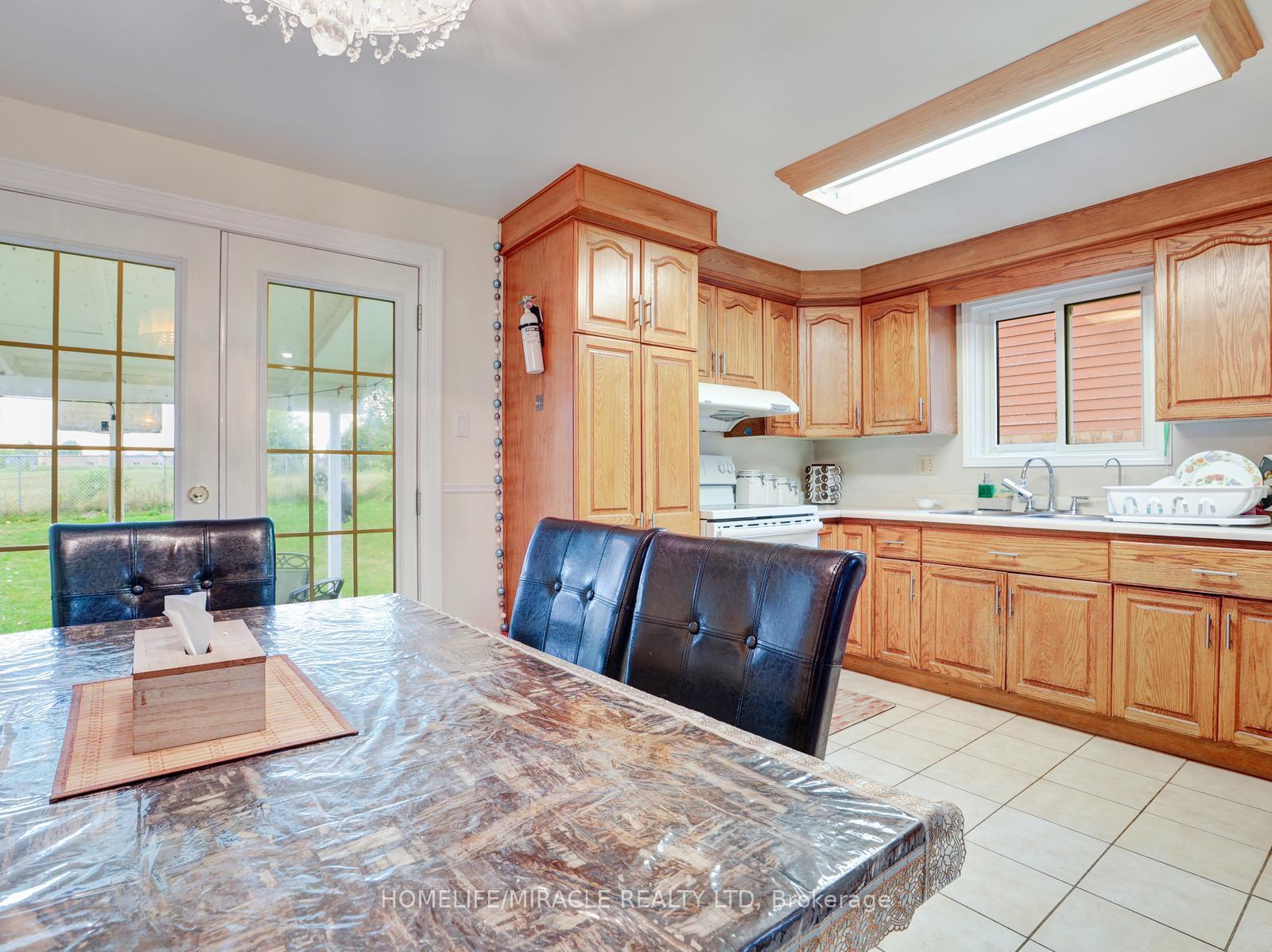 Photo 2 of 128 Macatee Place S, Cambridge, Greenway-Chaplin — HOMEH