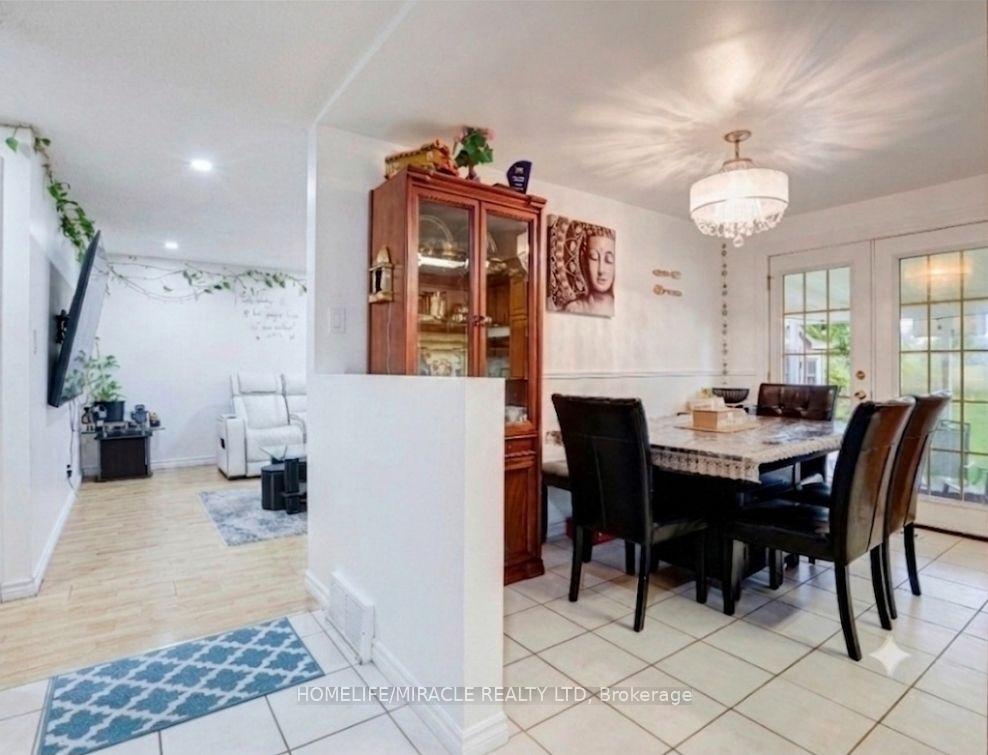 Photo 4 of 128 Macatee Place S, Cambridge, Greenway-Chaplin — HOMEH