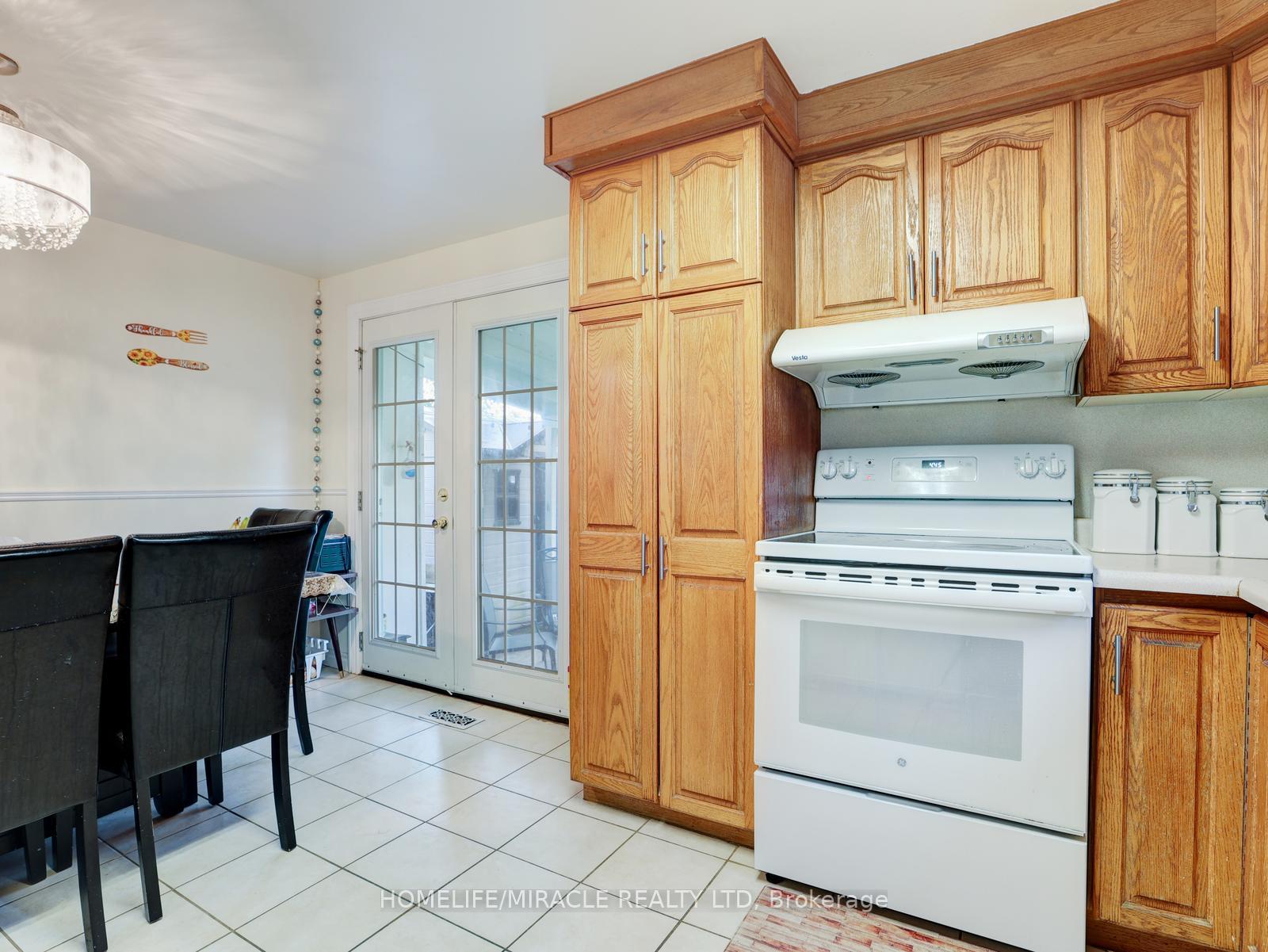 Photo 6 of 128 Macatee Place S, Cambridge, Greenway-Chaplin — HOMEH