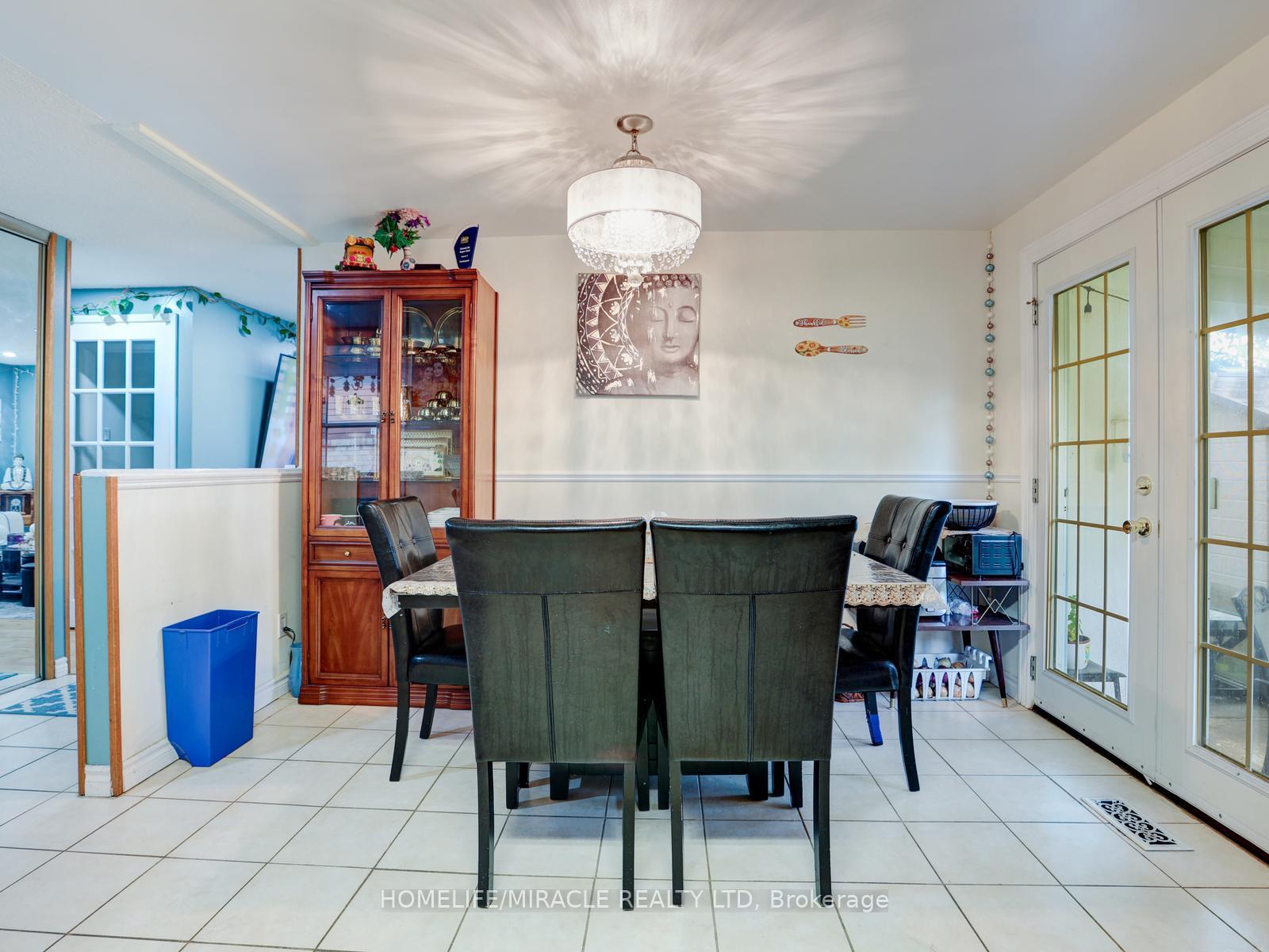 Photo 10 of 128 Macatee Place S, Cambridge, Greenway-Chaplin — HOMEH
