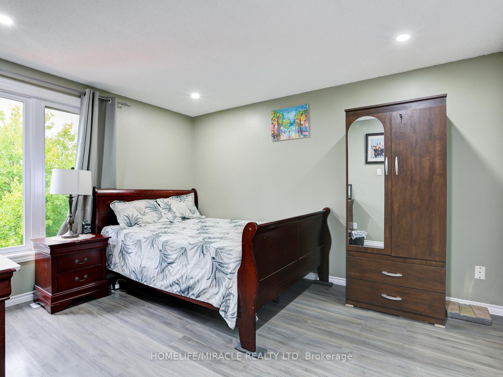 Photo 26 of 128 Macatee Place S, Cambridge, Greenway-Chaplin — HOMEH