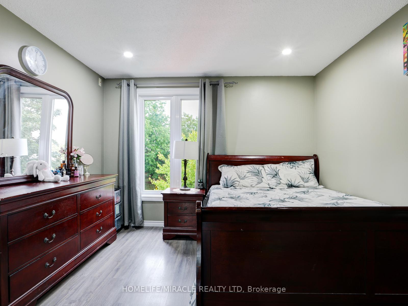 Photo 27 of 128 Macatee Place S, Cambridge, Greenway-Chaplin — HOMEH