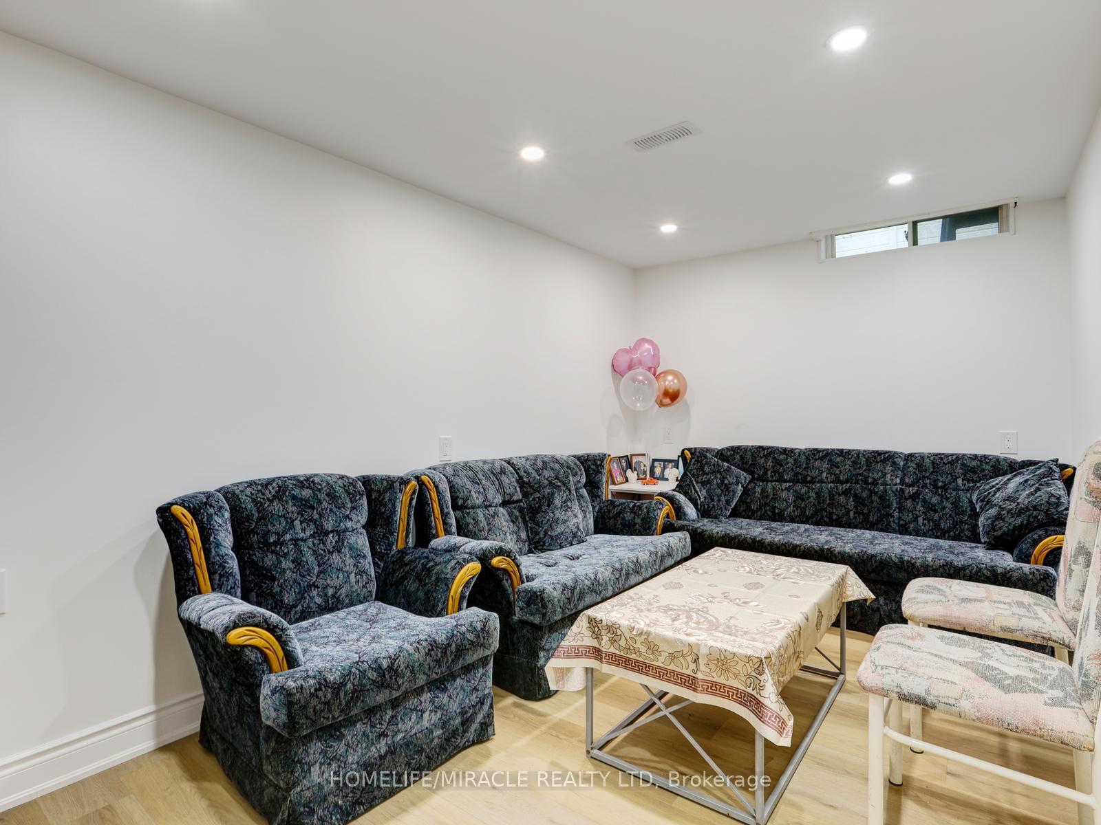Photo 30 of 128 Macatee Place S, Cambridge, Greenway-Chaplin — HOMEH