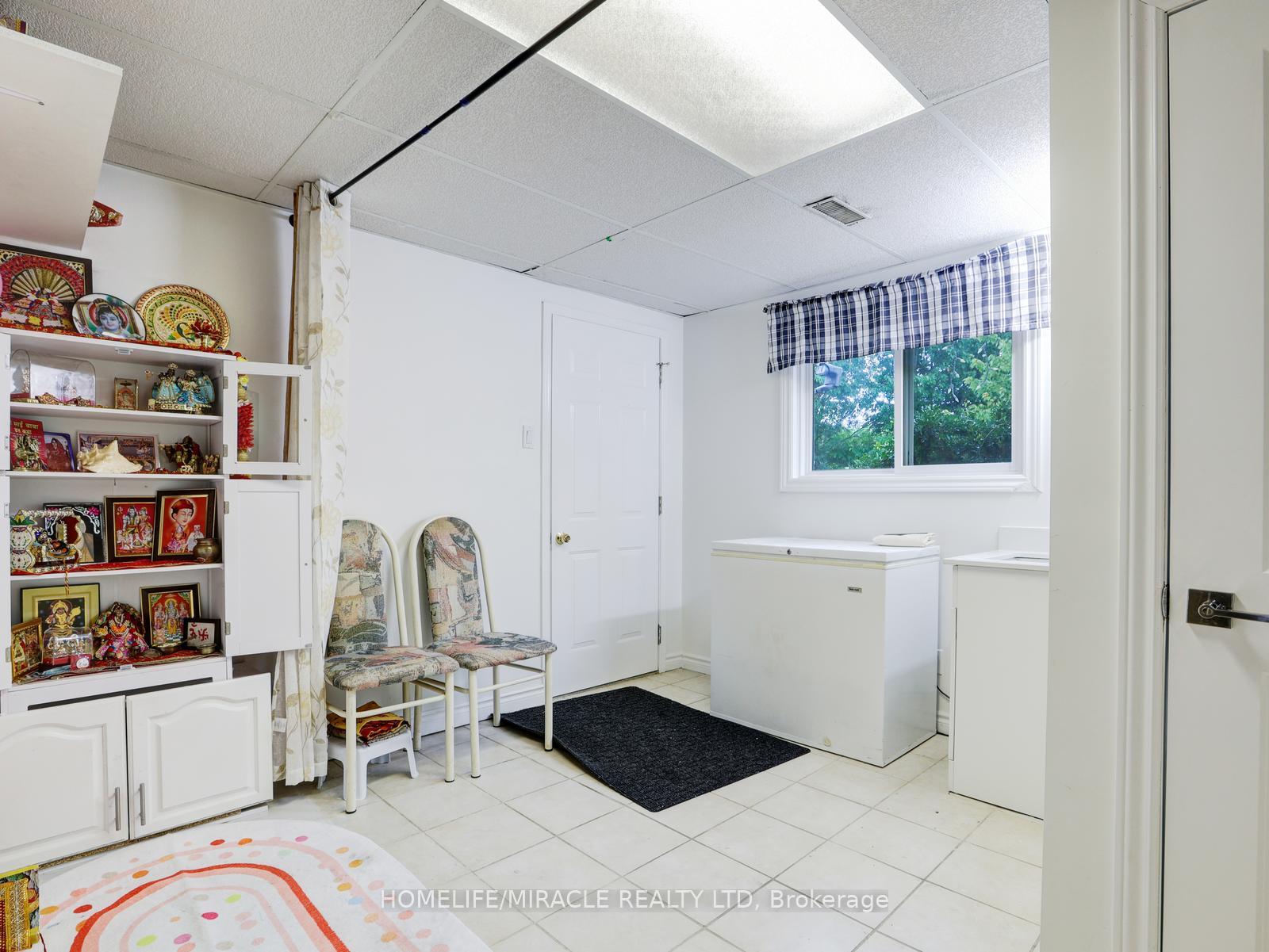 Photo 35 of 128 Macatee Place S, Cambridge, Greenway-Chaplin — HOMEH