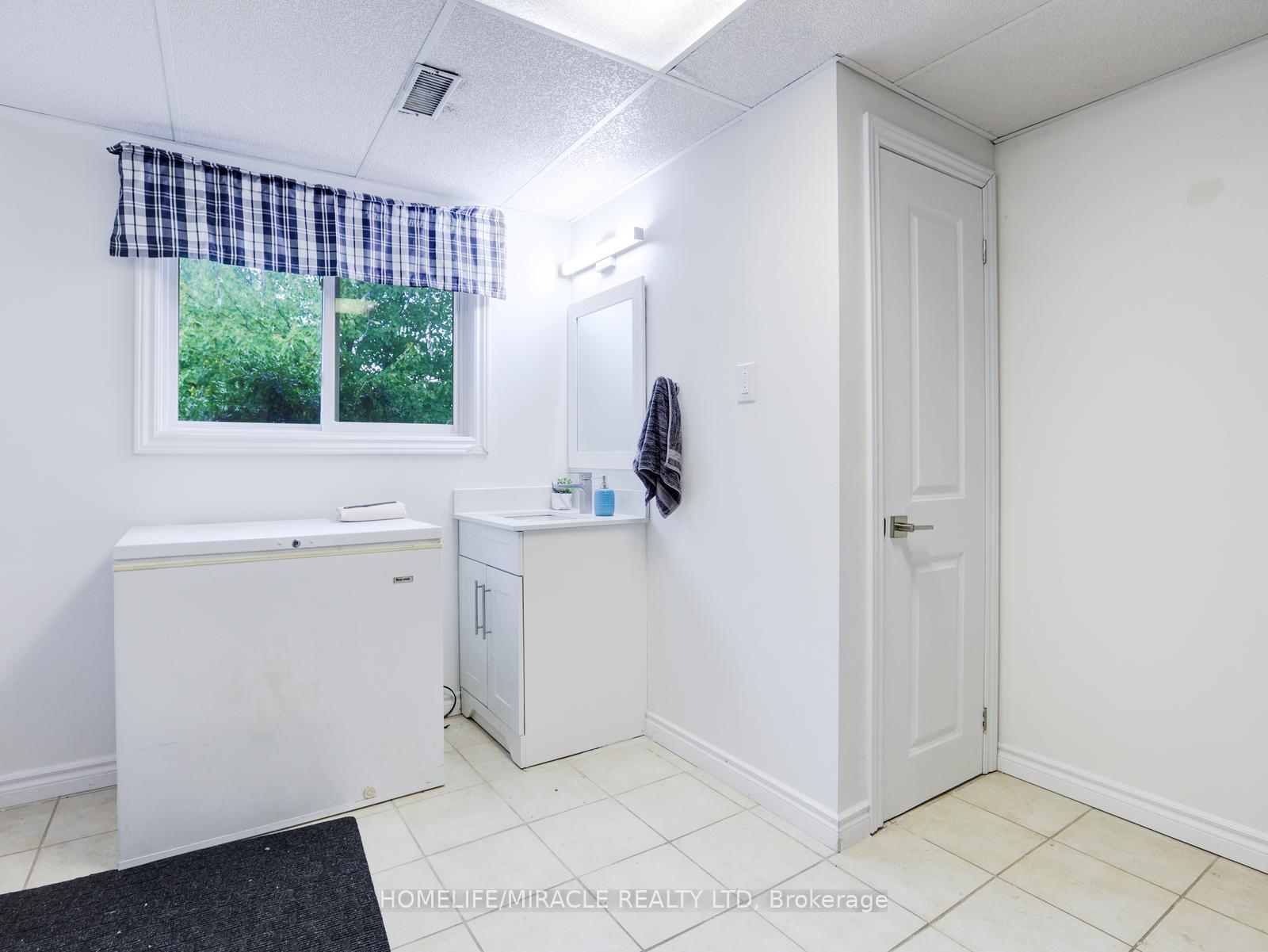 Photo 36 of 128 Macatee Place S, Cambridge, Greenway-Chaplin — HOMEH