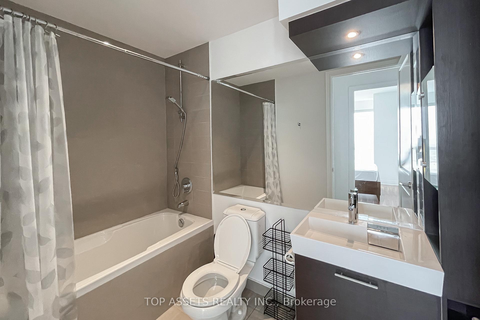 Photo 9 of Unit 6905, 388 Yonge Street, Toronto, Bay Street Corridor — HOMEH