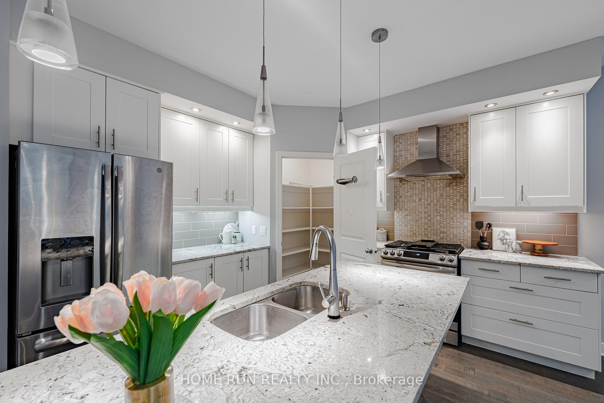Photo 13 of 14 Camil Street, Ottawa, Castle Heights/Rideau High — HOMEH