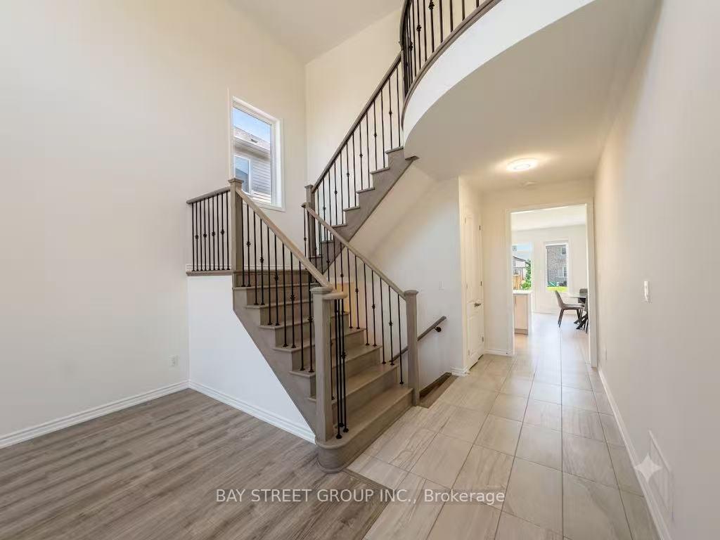 Photo 3 of 27 Samuel Crescent, Springwater, Centre Vespra — HOMEH
