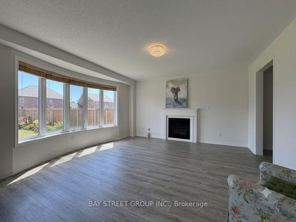 Photo 10 of 27 Samuel Crescent, Springwater, Centre Vespra — HOMEH