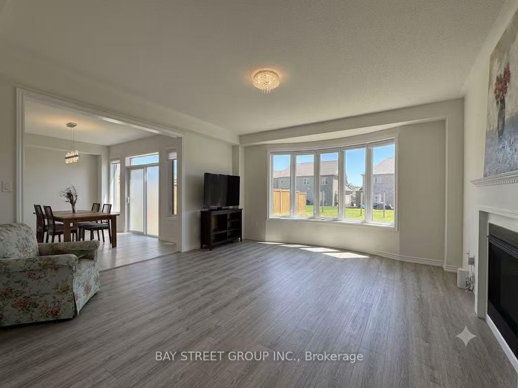 Photo 12 of 27 Samuel Crescent, Springwater, Centre Vespra — HOMEH