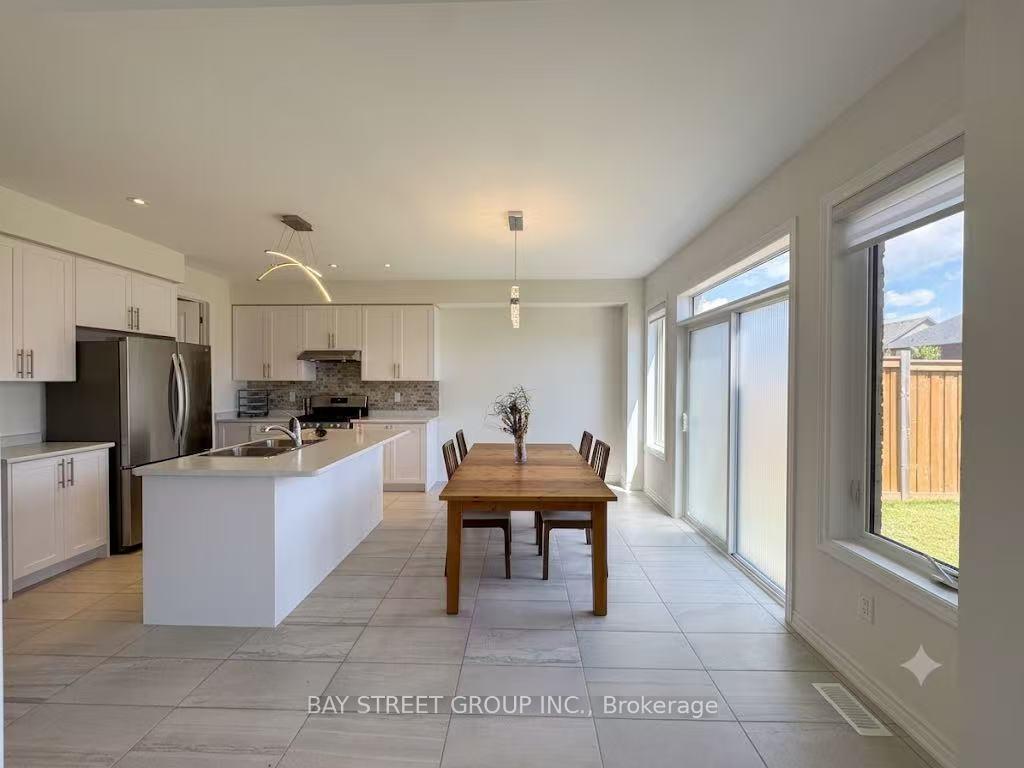 Photo 17 of 27 Samuel Crescent, Springwater, Centre Vespra — HOMEH