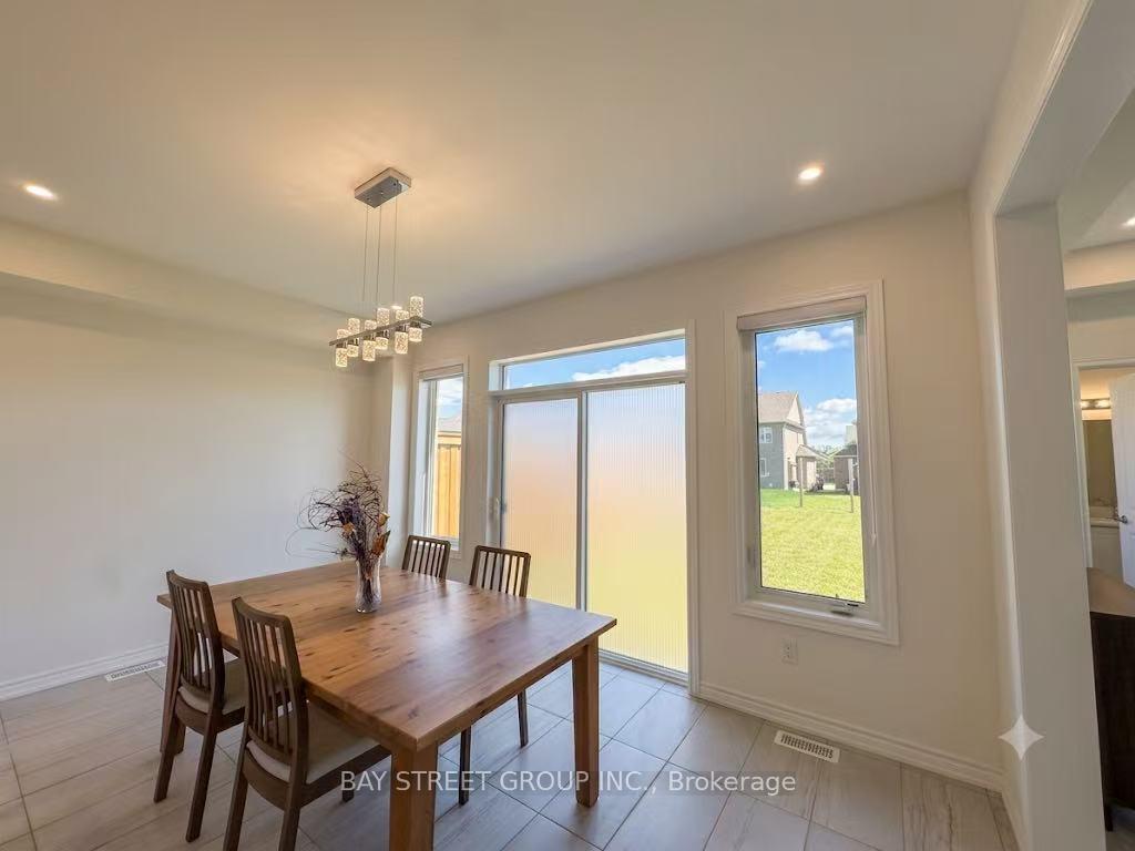 Photo 20 of 27 Samuel Crescent, Springwater, Centre Vespra — HOMEH