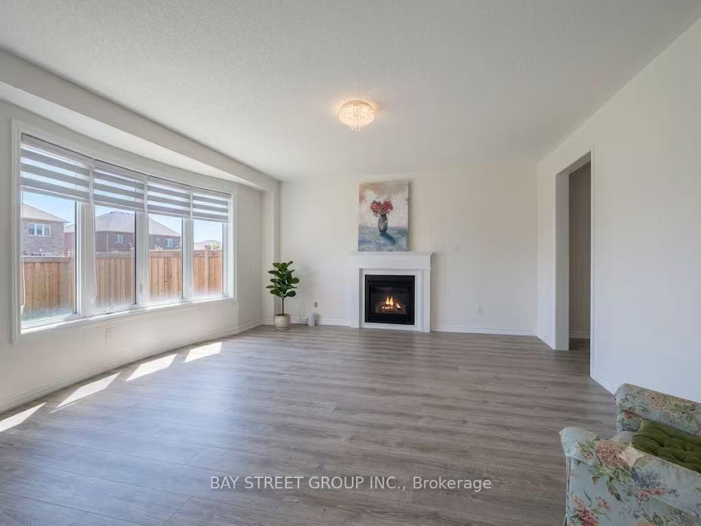 Photo 11 of 27 Samuel Crescent, Springwater, Centre Vespra — HOMEH
