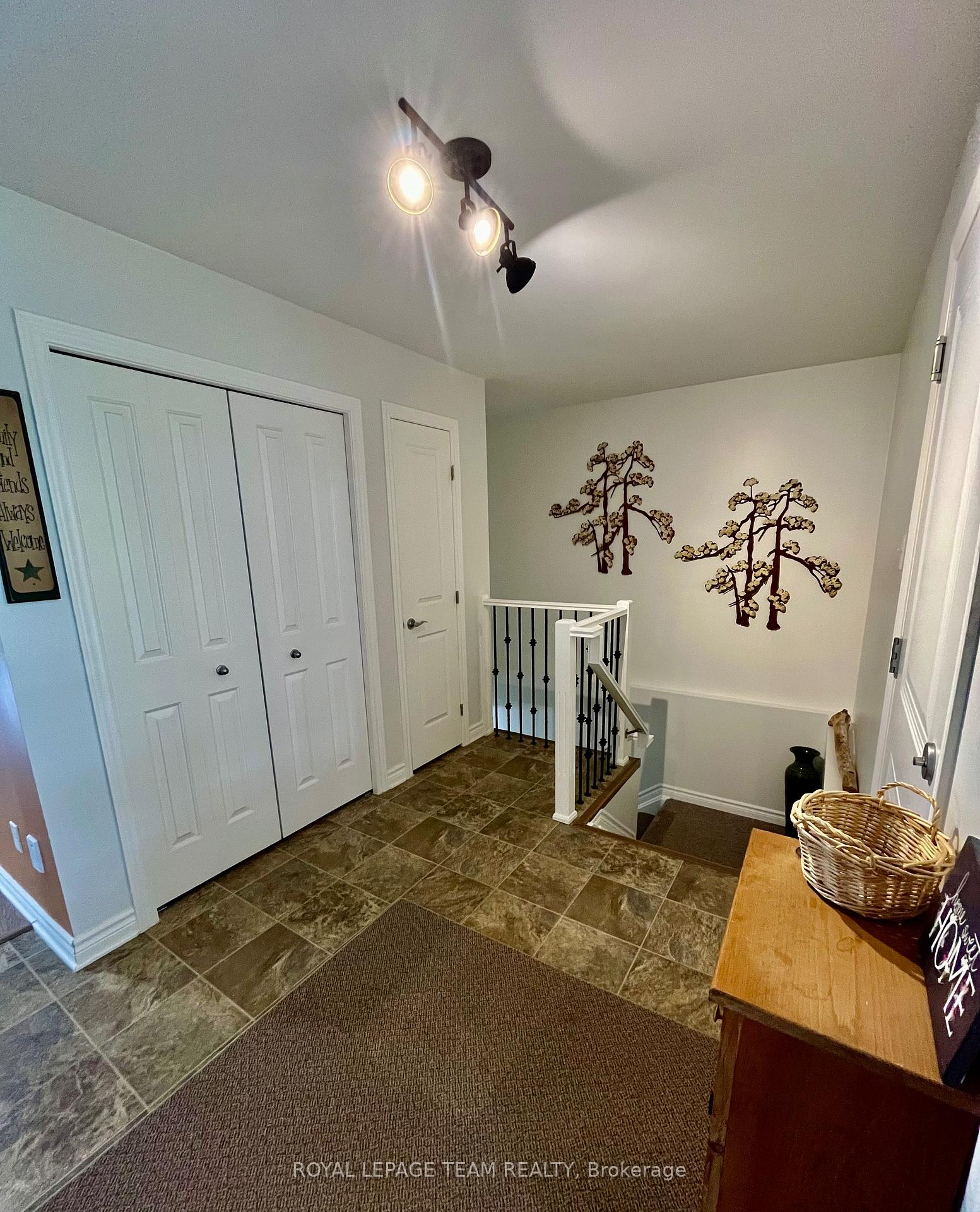 Photo 3 of 14 Otteridge Avenue, Renfrew, Renfrew — HOMEH