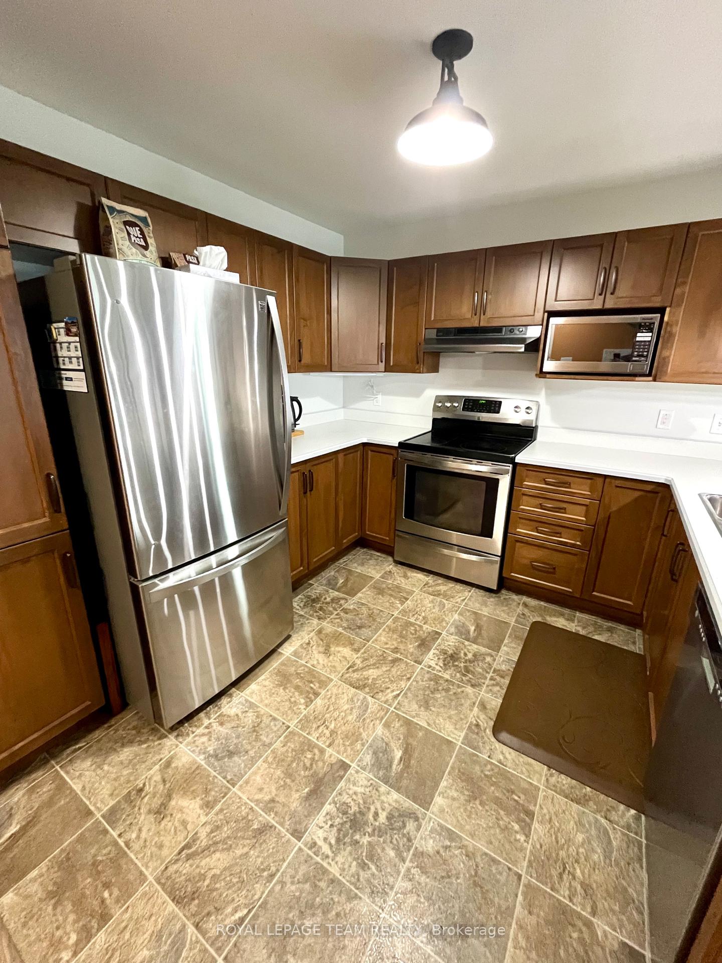 Photo 6 of 14 Otteridge Avenue, Renfrew, Renfrew — HOMEH