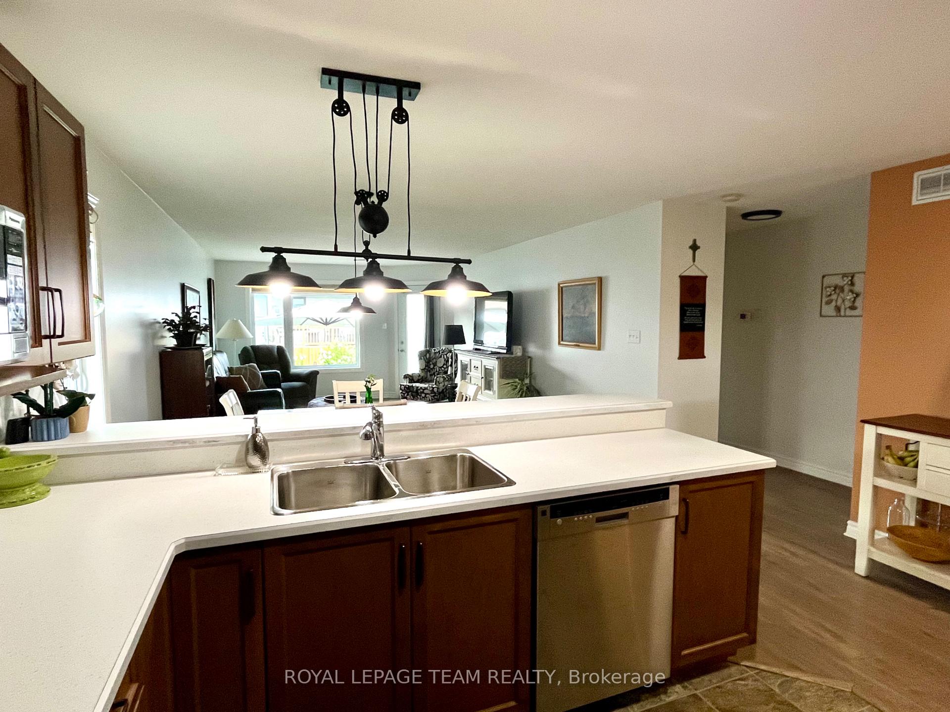 Photo 10 of 14 Otteridge Avenue, Renfrew, Renfrew — HOMEH
