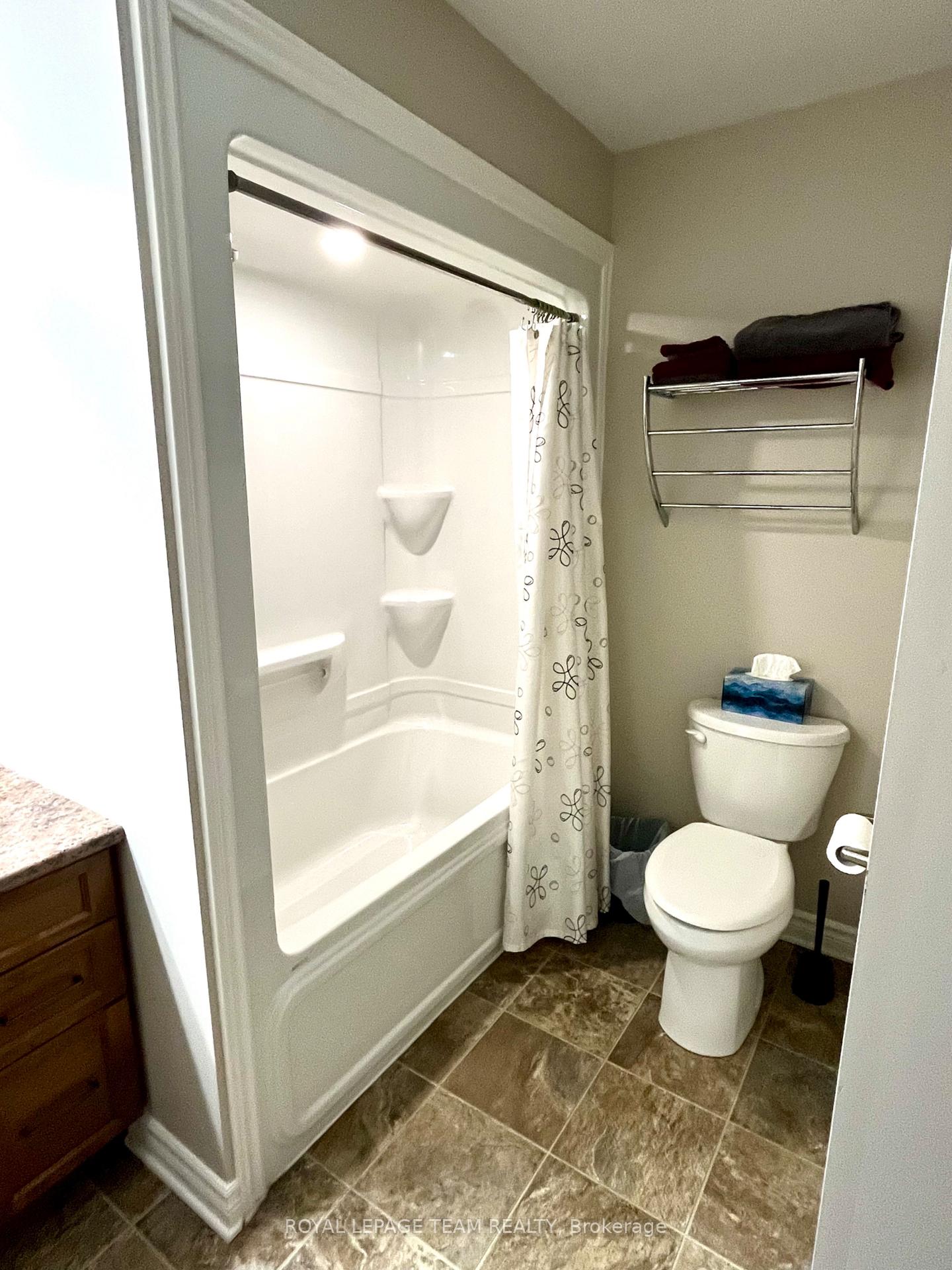 Photo 18 of 14 Otteridge Avenue, Renfrew, Renfrew — HOMEH
