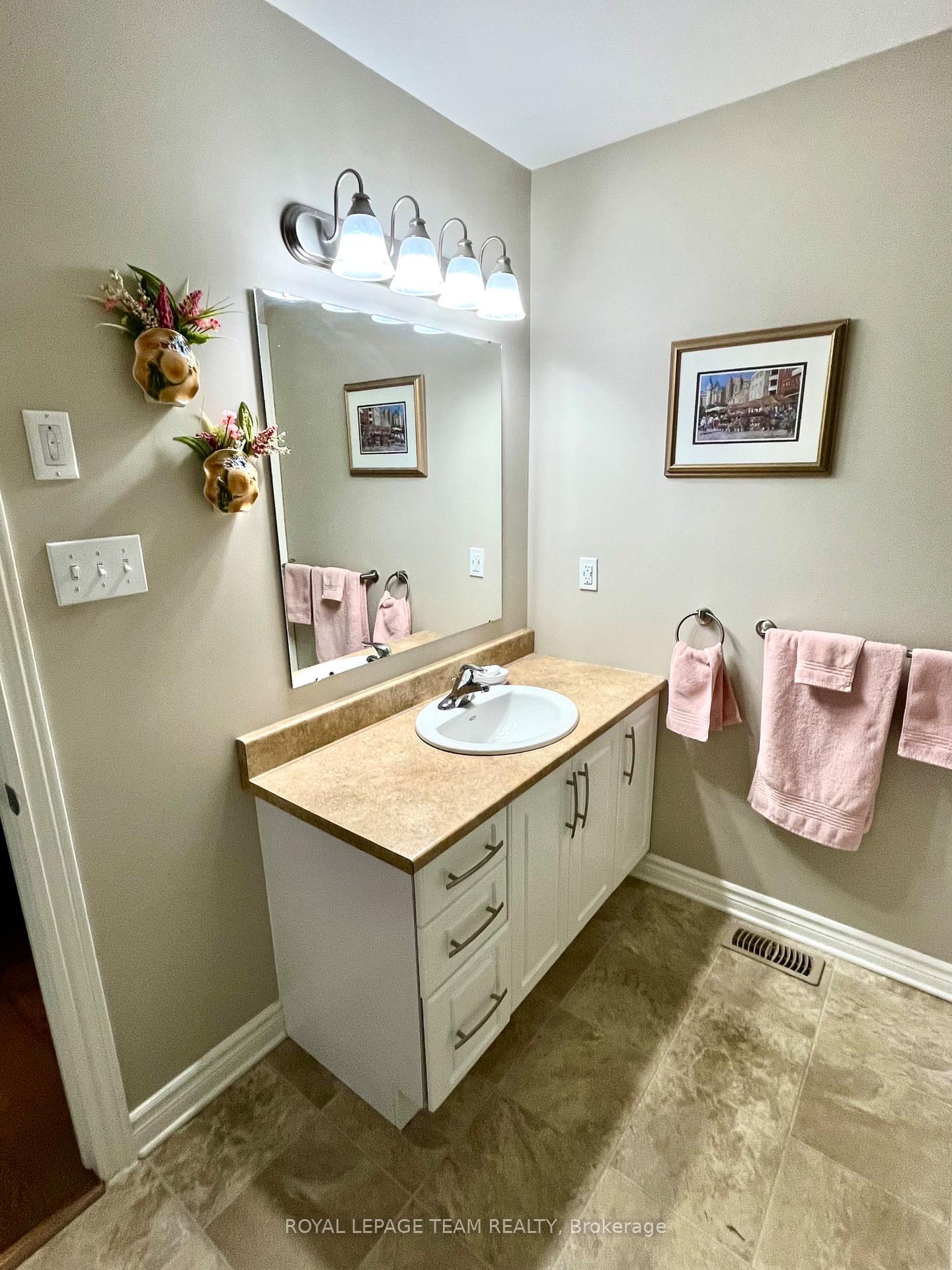 Photo 24 of 14 Otteridge Avenue, Renfrew, Renfrew — HOMEH