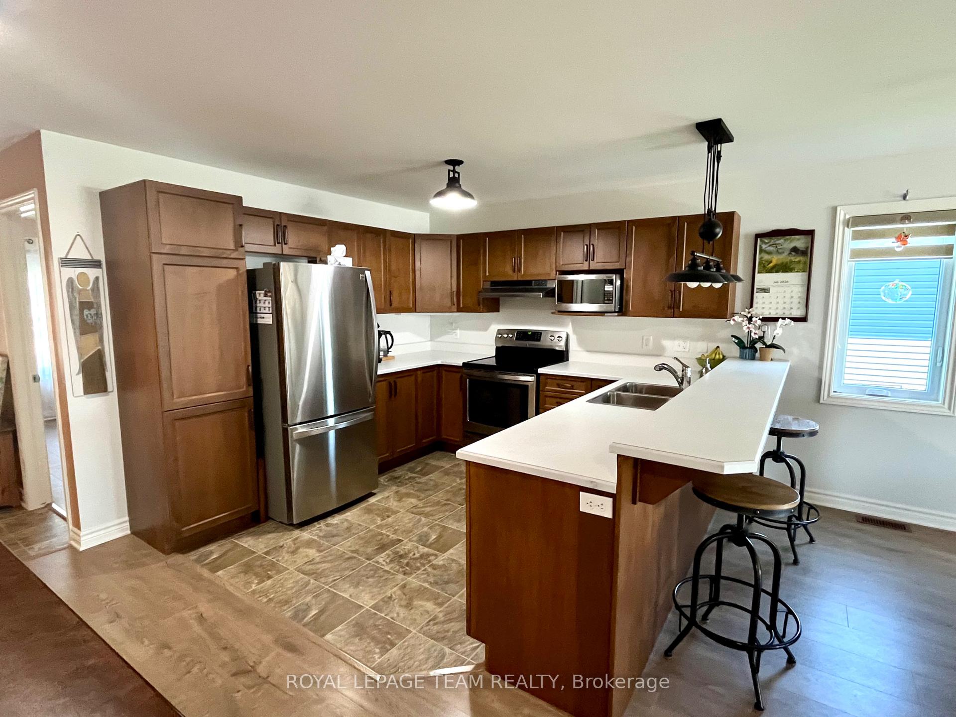 Photo 7 of 14 Otteridge Avenue, Renfrew, Renfrew — HOMEH