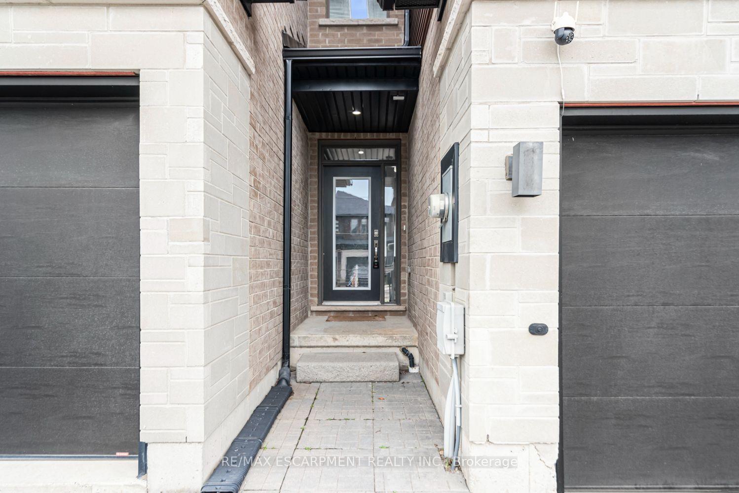 Photo 4 of 55 Greenwich Avenue, Hamilton, Stoney Creek Mountain — HOMEH