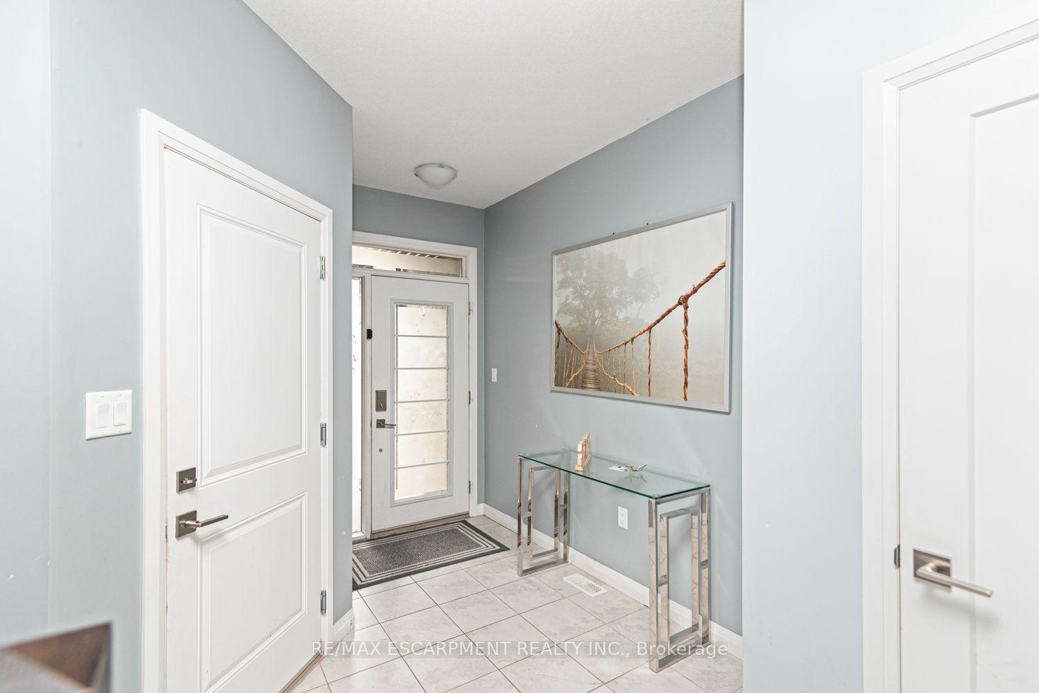 Photo 5 of 55 Greenwich Avenue, Hamilton, Stoney Creek Mountain — HOMEH