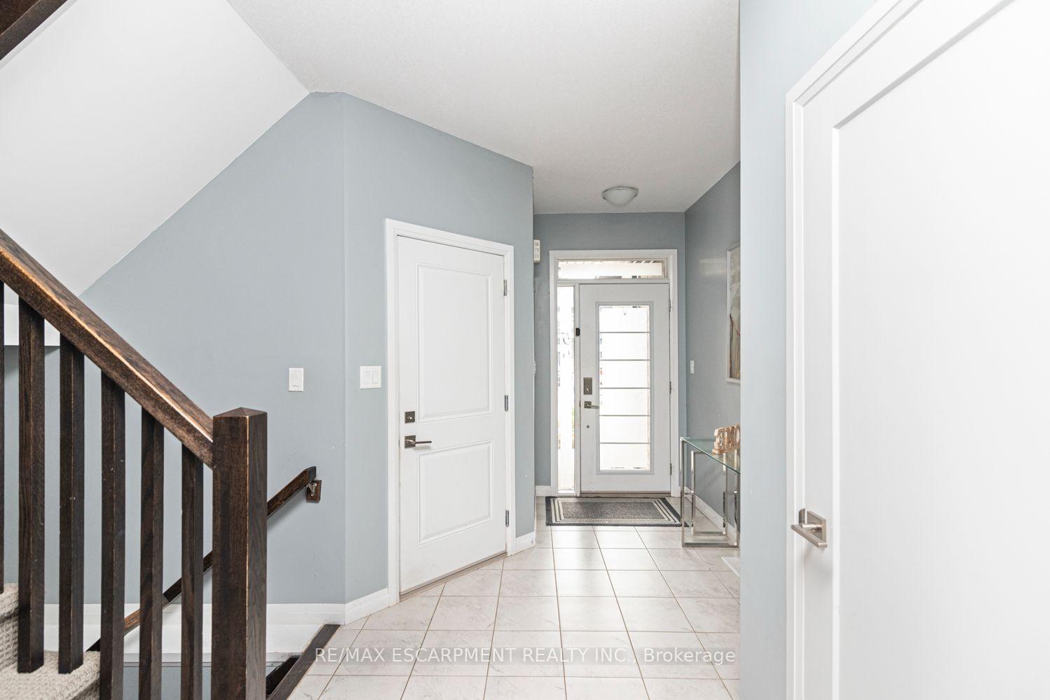 Photo 6 of 55 Greenwich Avenue, Hamilton, Stoney Creek Mountain — HOMEH