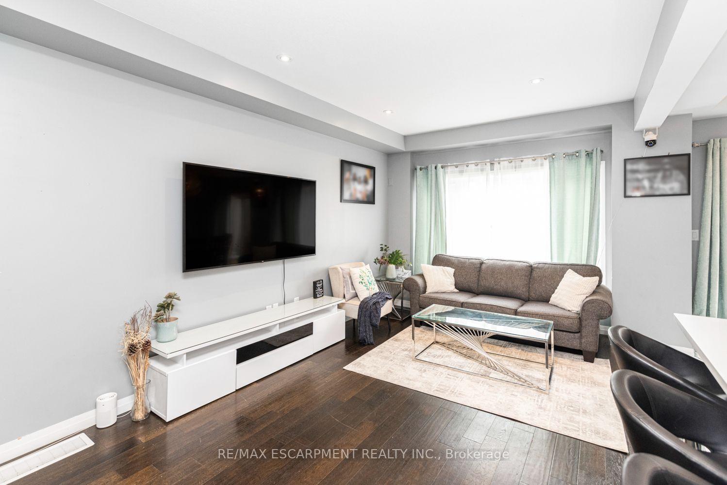 Photo 7 of 55 Greenwich Avenue, Hamilton, Stoney Creek Mountain — HOMEH