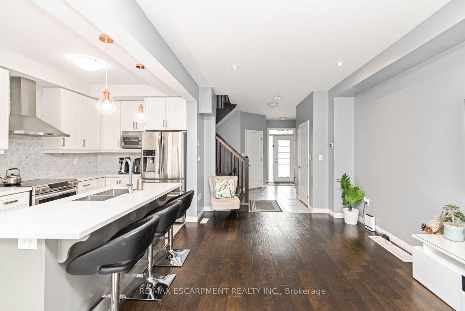 Photo 9 of 55 Greenwich Avenue, Hamilton, Stoney Creek Mountain — HOMEH