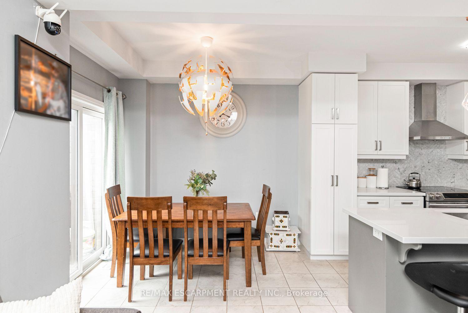 Photo 11 of 55 Greenwich Avenue, Hamilton, Stoney Creek Mountain — HOMEH